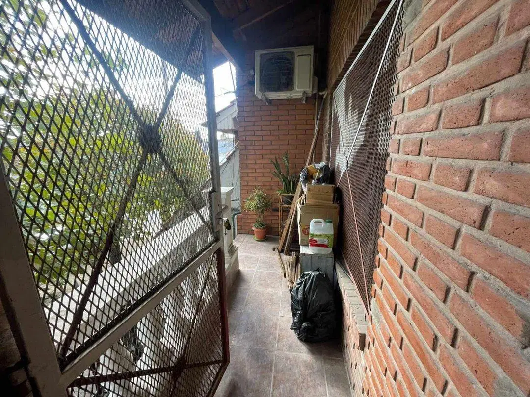 VENTA  PH TIPO CASA 4 AMBIENTES EN 1° PISO - ENTRADA INDEPENDIENTE LANÚS ESTE 2