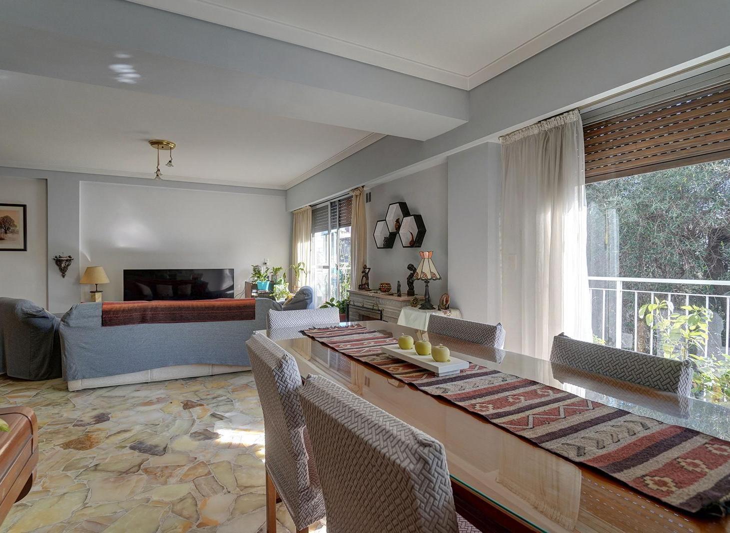 Departamento en dos pisos en Monte Castro venta