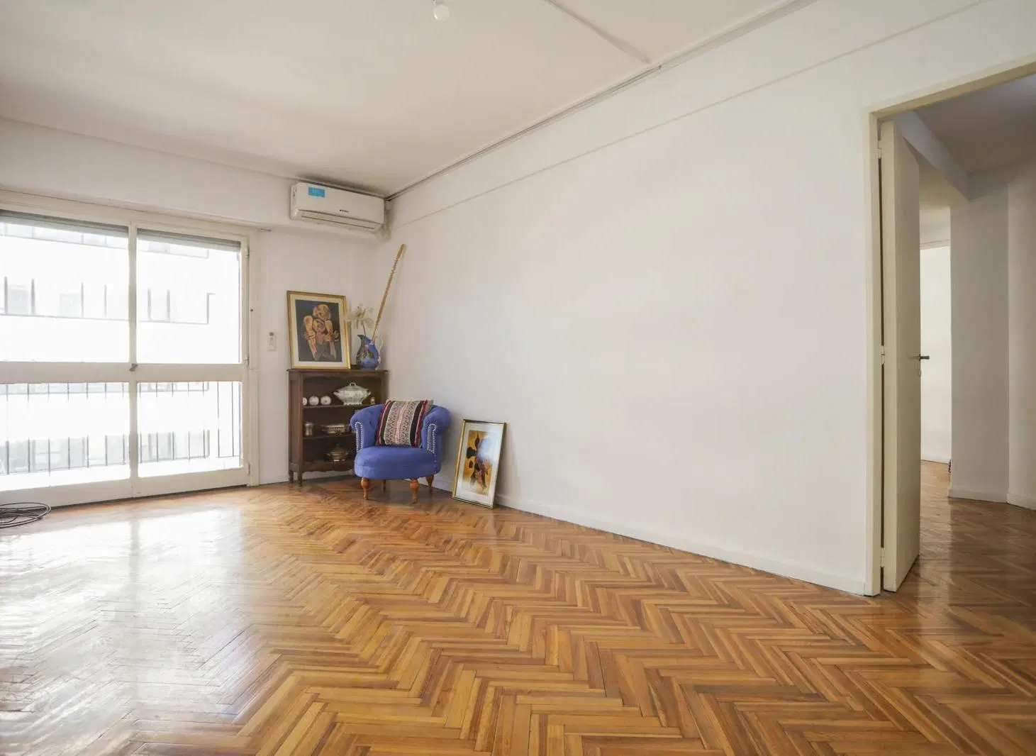 Venta departamento 4 ambientes con balcón en Retiro frente a Plaza San Martin 4