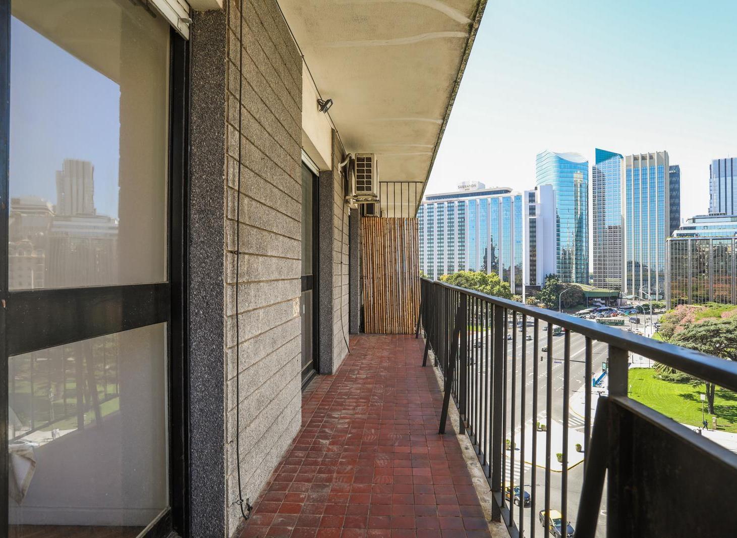 Venta departamento 4 ambientes con balcón en Retiro frente a Plaza San Martin