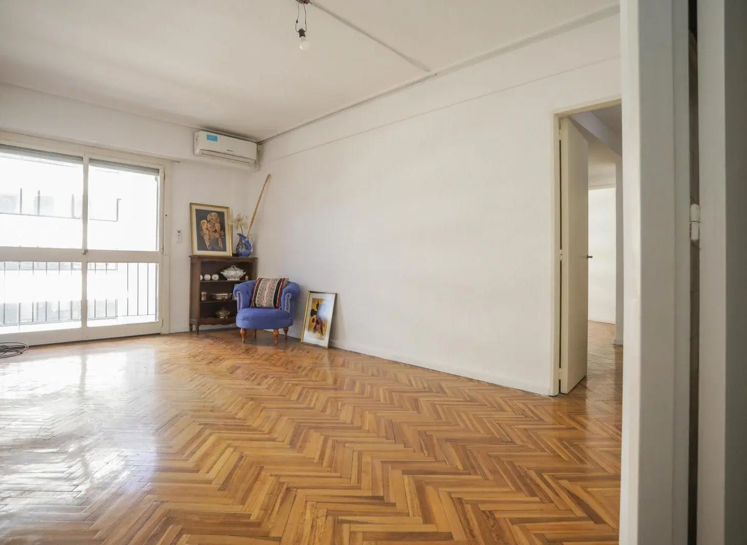 Venta departamento 4 ambientes con balcón en Retiro frente a Plaza San Martin 2