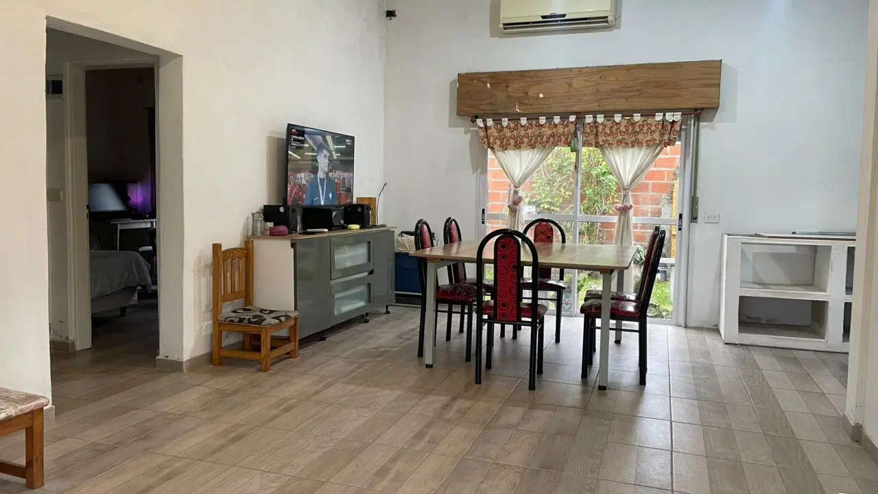 Casa 3 ambientes, con gran parque y parrilla VENTA 4