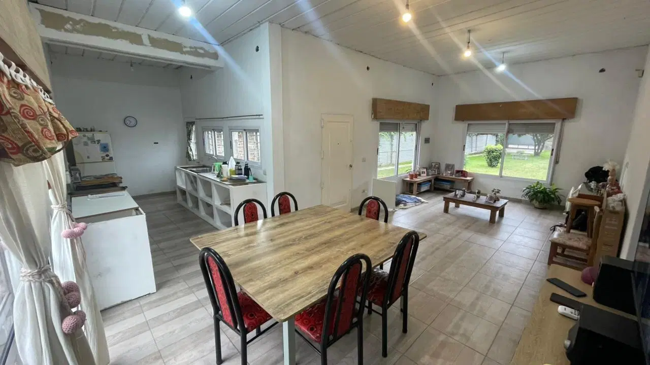 Casa 3 ambientes, con gran parque y parrilla VENTA 2