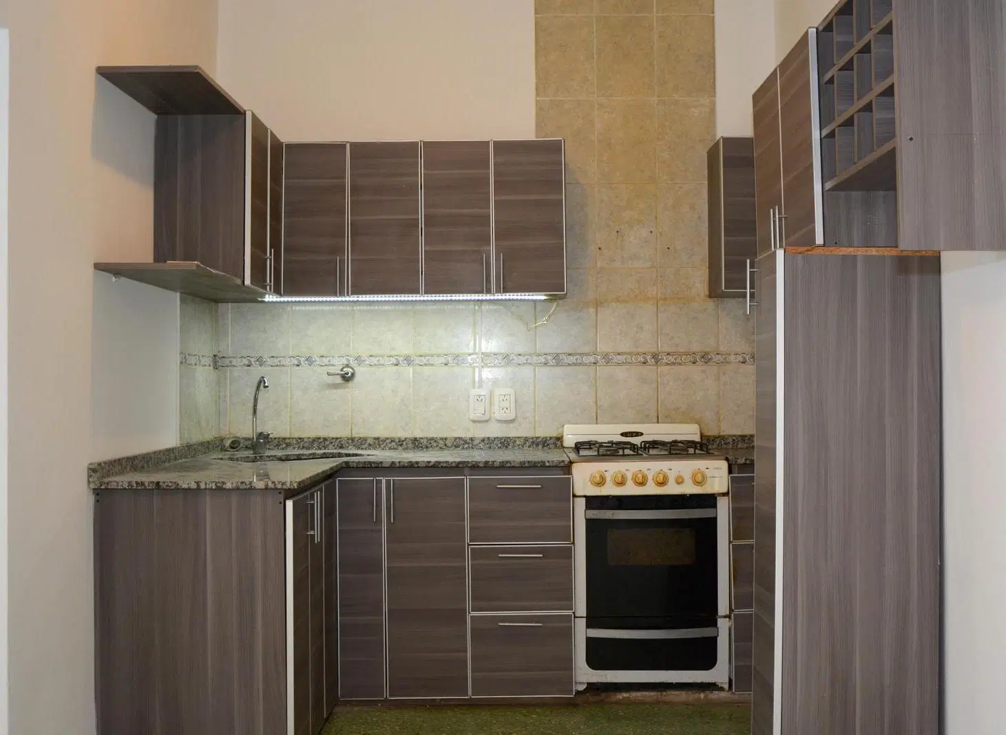 Excelente PH - 4 Ambientes - lanus Oeste - Refaccionado a Nuevo - Doble Patio  -  Listo para Mudarse 5