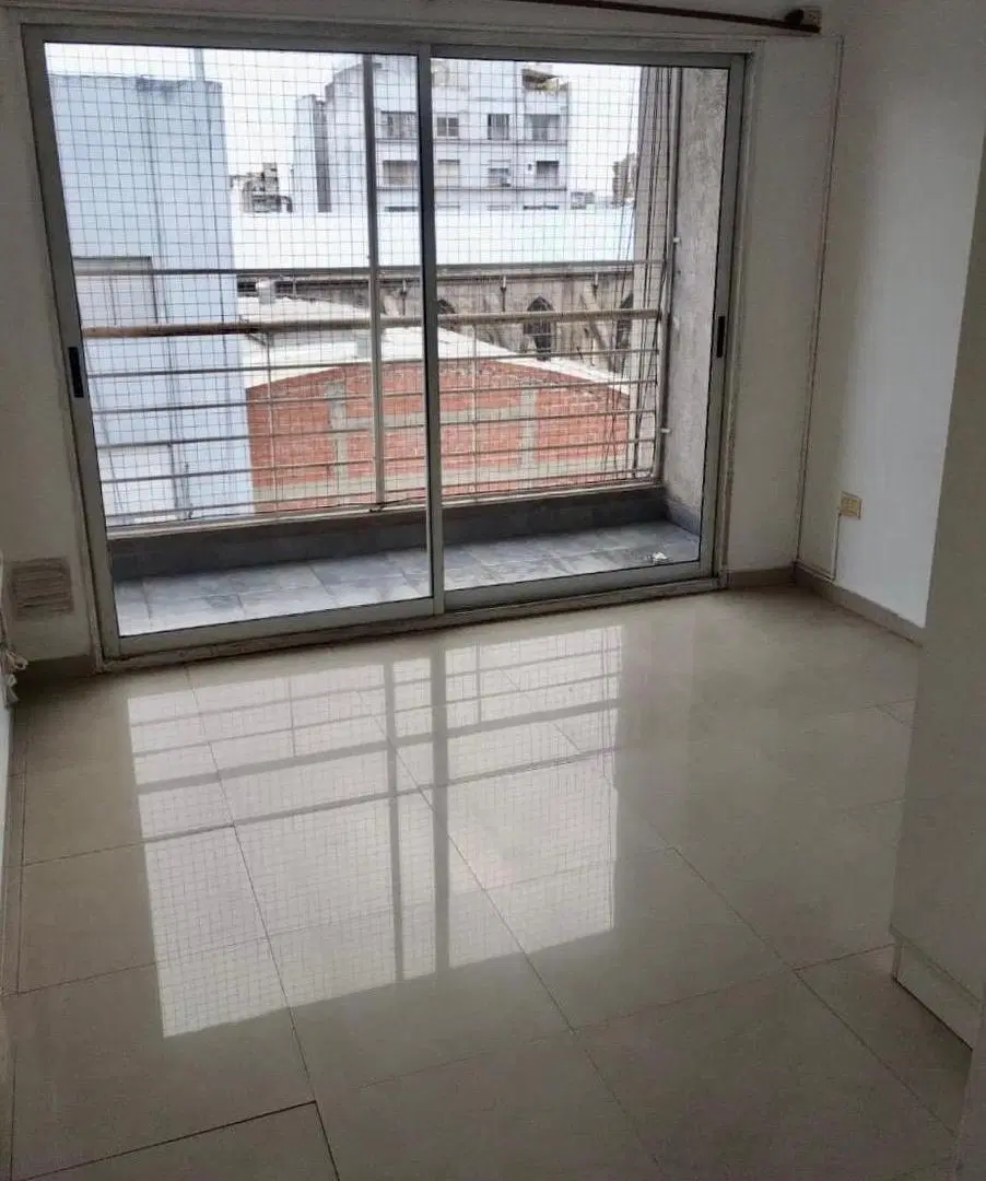 ALQUILER 2 ambientes con Balcón en un 5to. piso en San Cristóbal 2