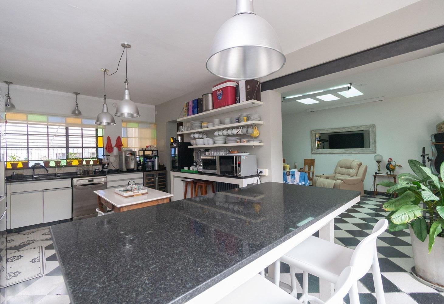 Foto de Venta Casa 4 ambientes pileta parrilla patio terraza cochera Chacarita, imagen 2
