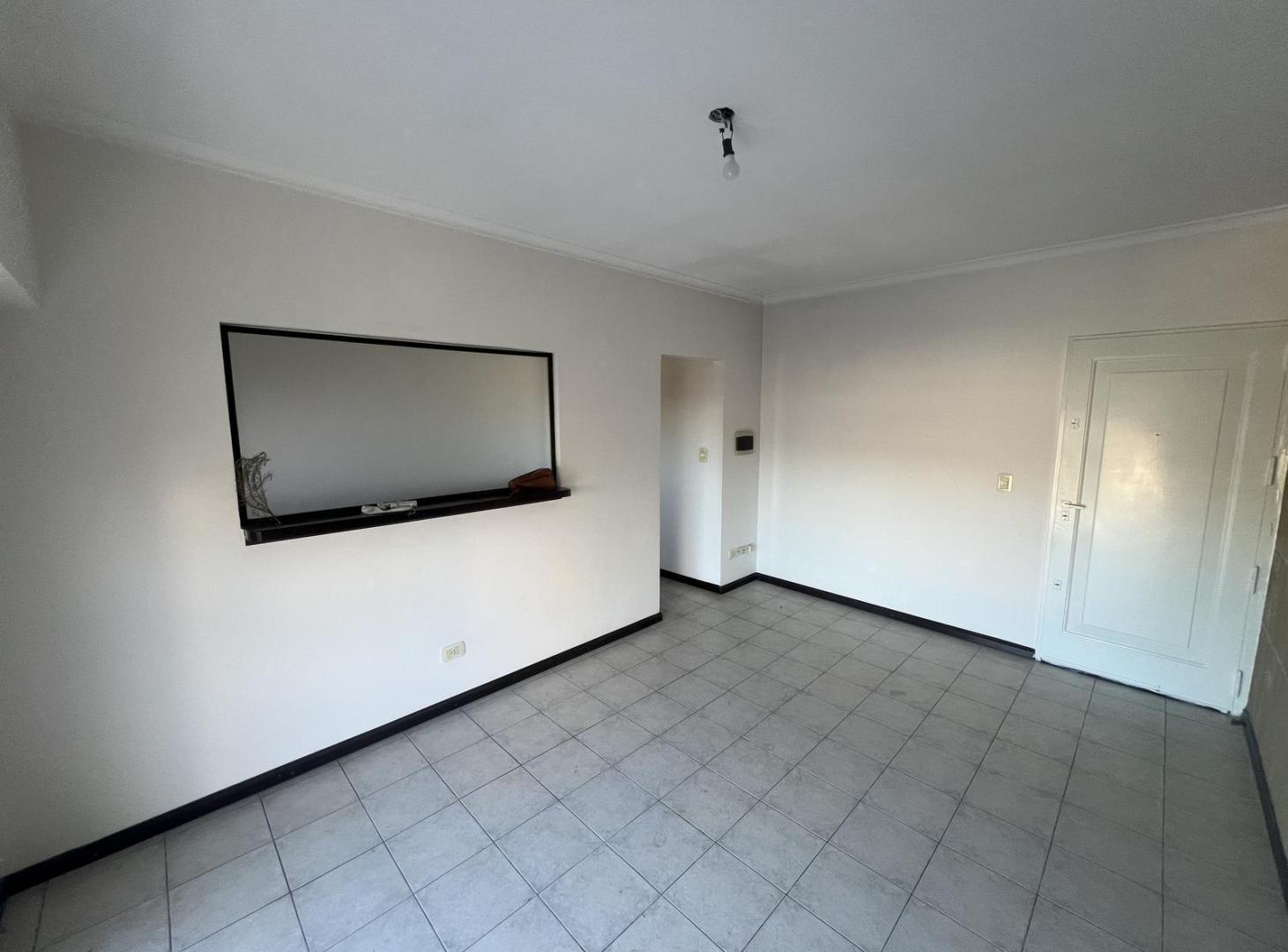 Foto de Departamento de 3 Amb en Venta en Berazategui Centro a metros de la, imagen 1