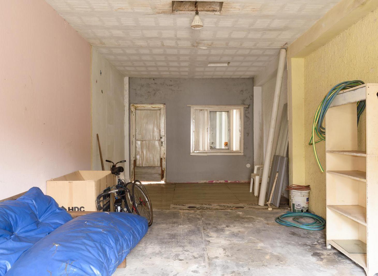 Foto de VENTA CASA 3 AMB CON GARAJE Y PATIO A REFACCIONAR IDEAL FLIPPING, imagen 4