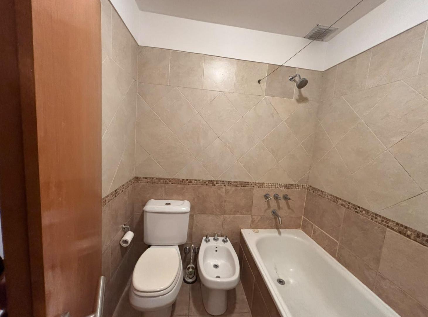 Foto de Alquiler Departamento de 3 ambientes C/Balcon y Cochera en Villa Urquiza, imagen 1
