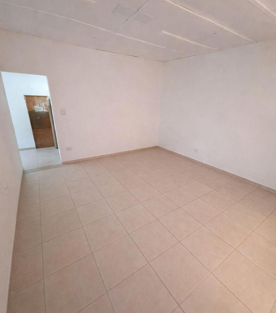 Foto de Casa en Ituzaingó 5 Amb - 4 Dorm - Cochera 2 Autos - con patio y local, imagen 3