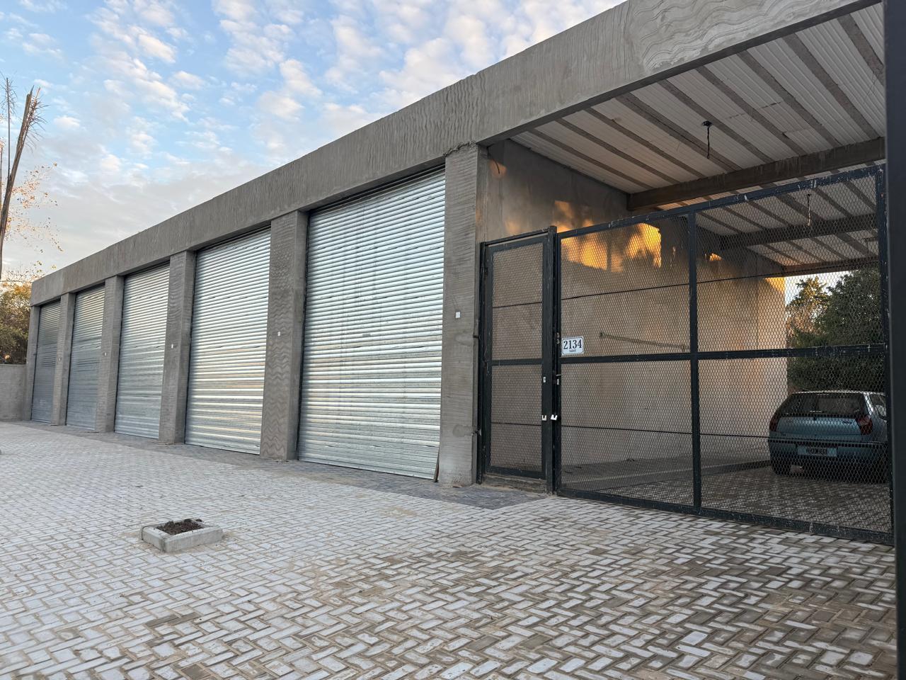 Foto de Local sobre calle SARAVI con estacionamiento propio, imagen 3