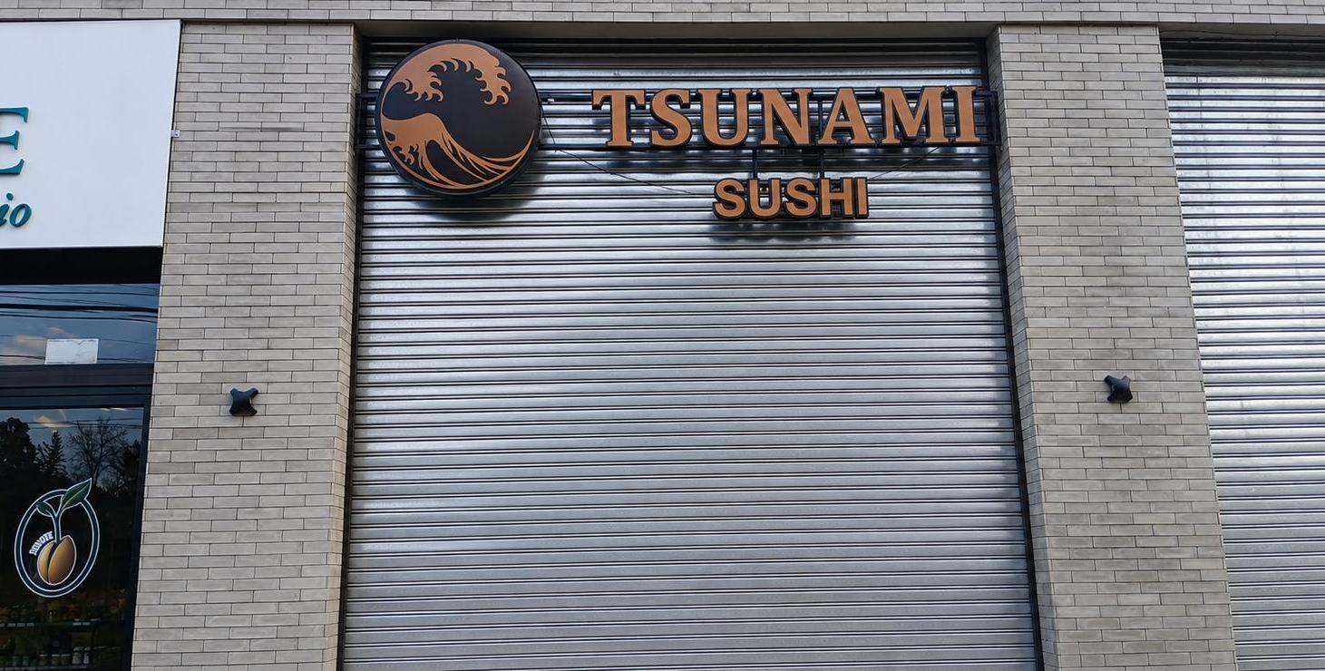 Foto de Local sobre calle SARAVI con estacionamiento propio, imagen 2