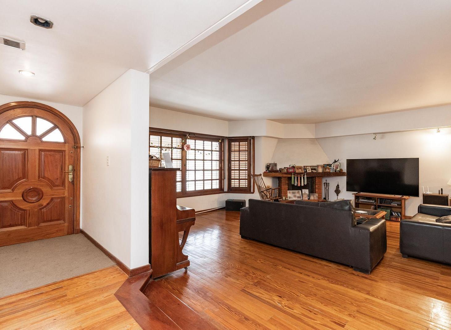 Foto de CASA LOTE PROPIO 6 AMBIENTES 6 COCHERAS VILLA URQUIZA, imagen 4