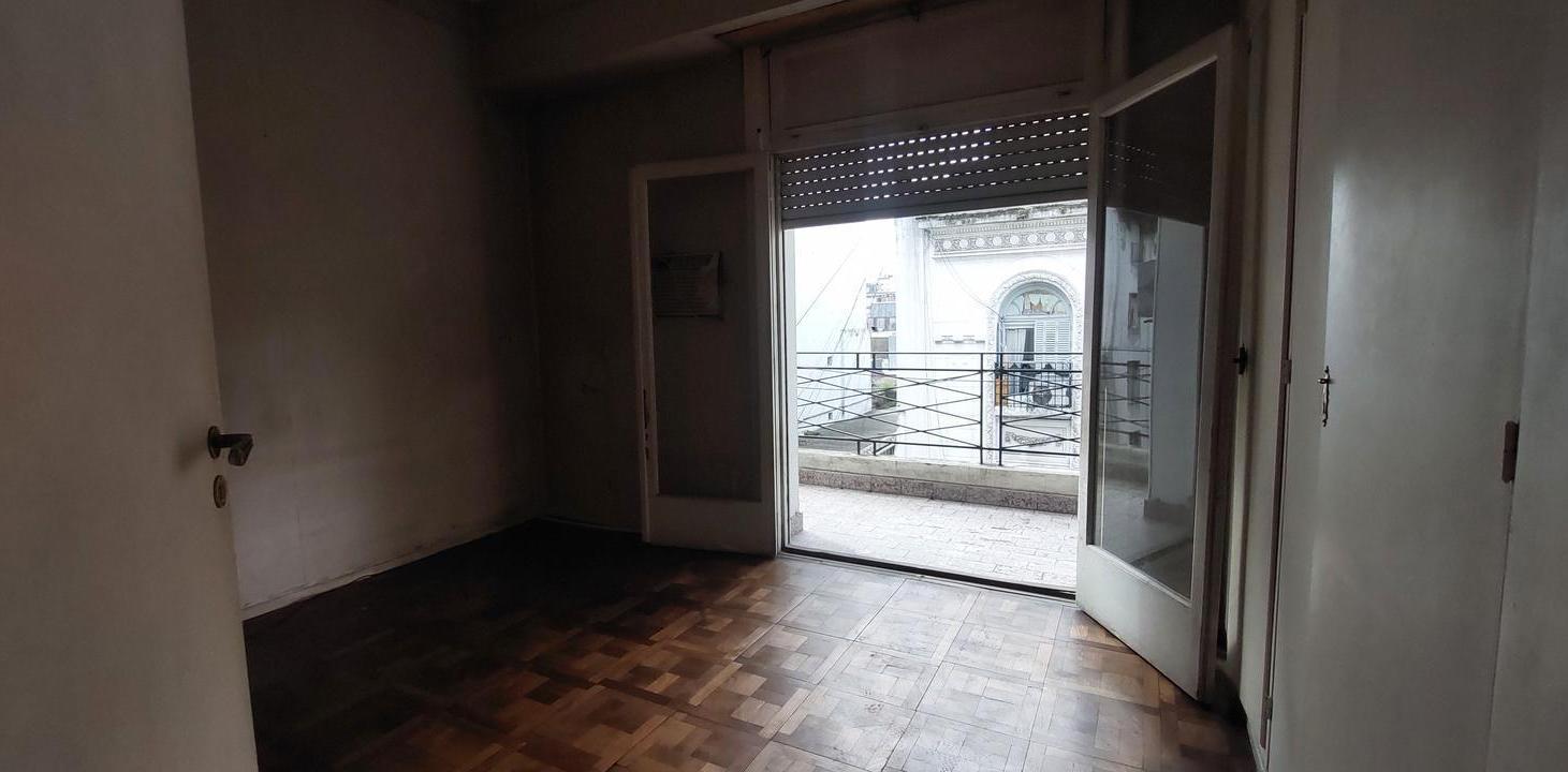 Foto de Venta de departamento de 2 ambientes en Balvanera a reciclar, imagen 3