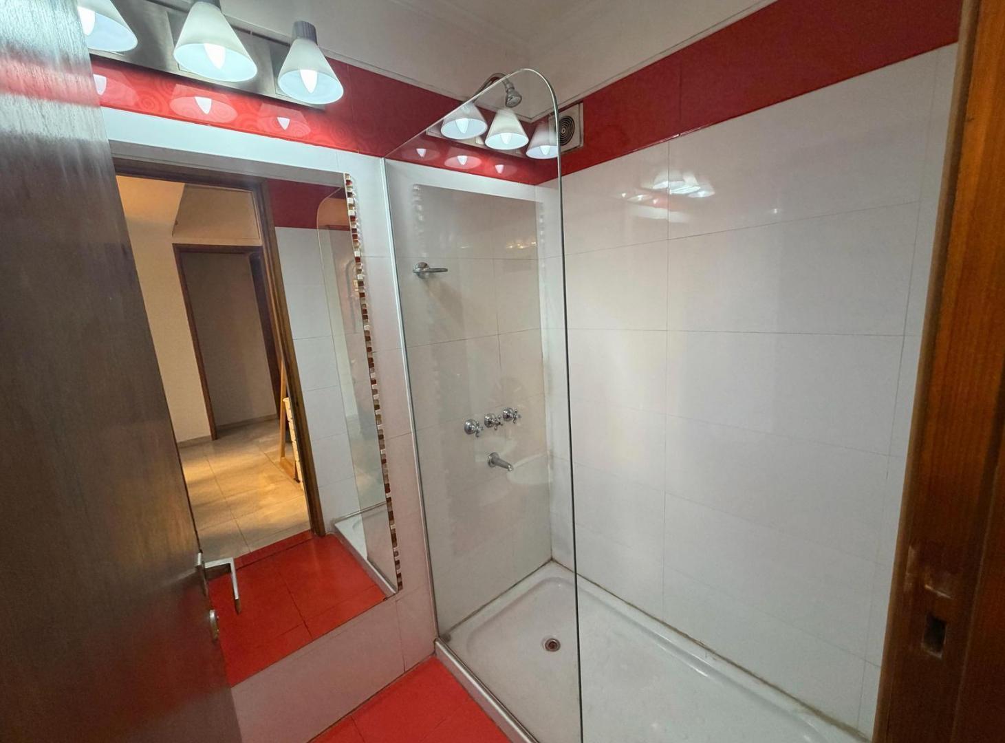 Foto de VENTA DEPARTAMENTO 4 AMBIENTES CON COCHERA, imagen 4