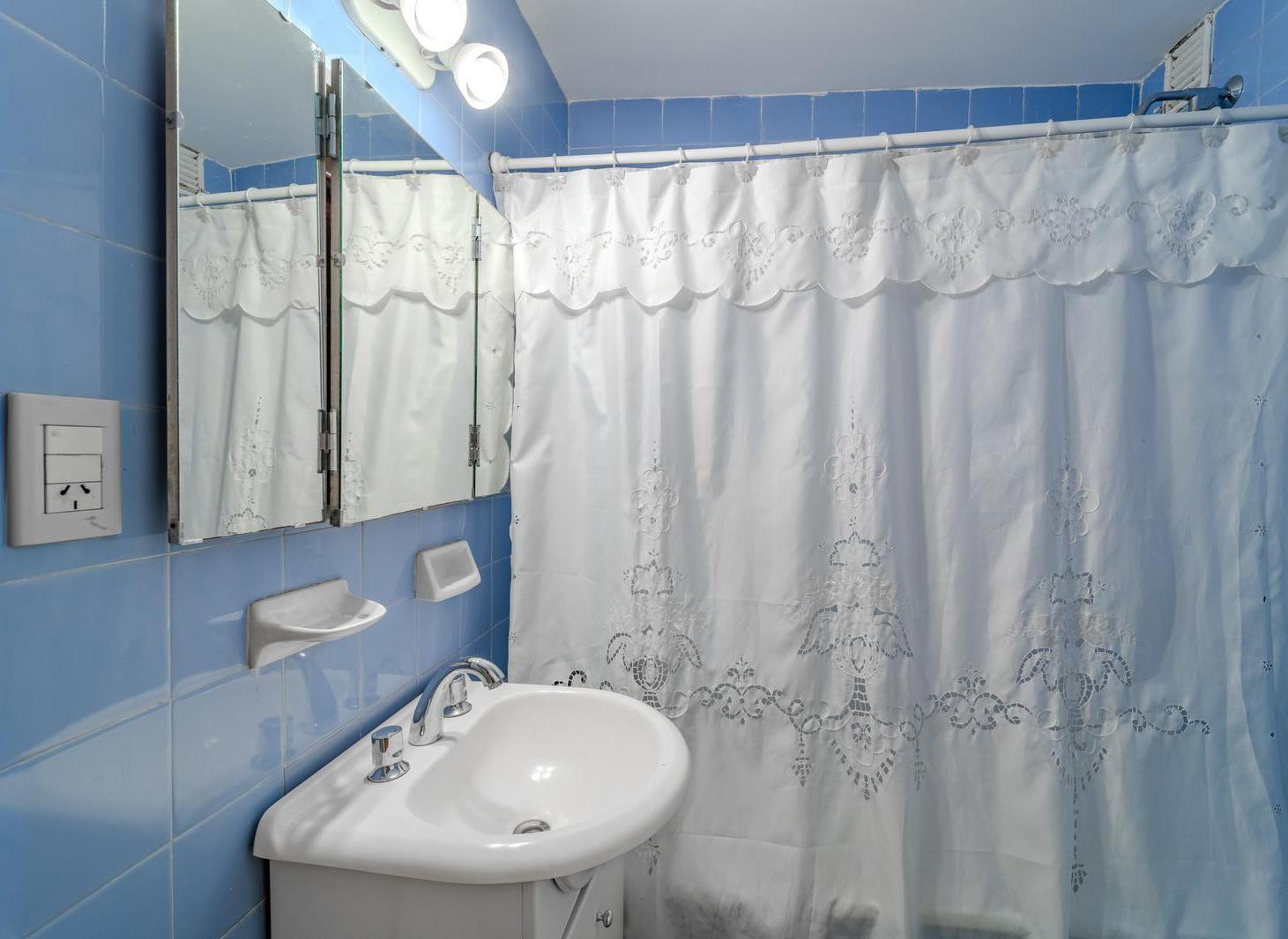 Foto de Venta Luminoso Depto. 3 amb. c/ Dependencia con baño | Balcón corrido |, imagen 3