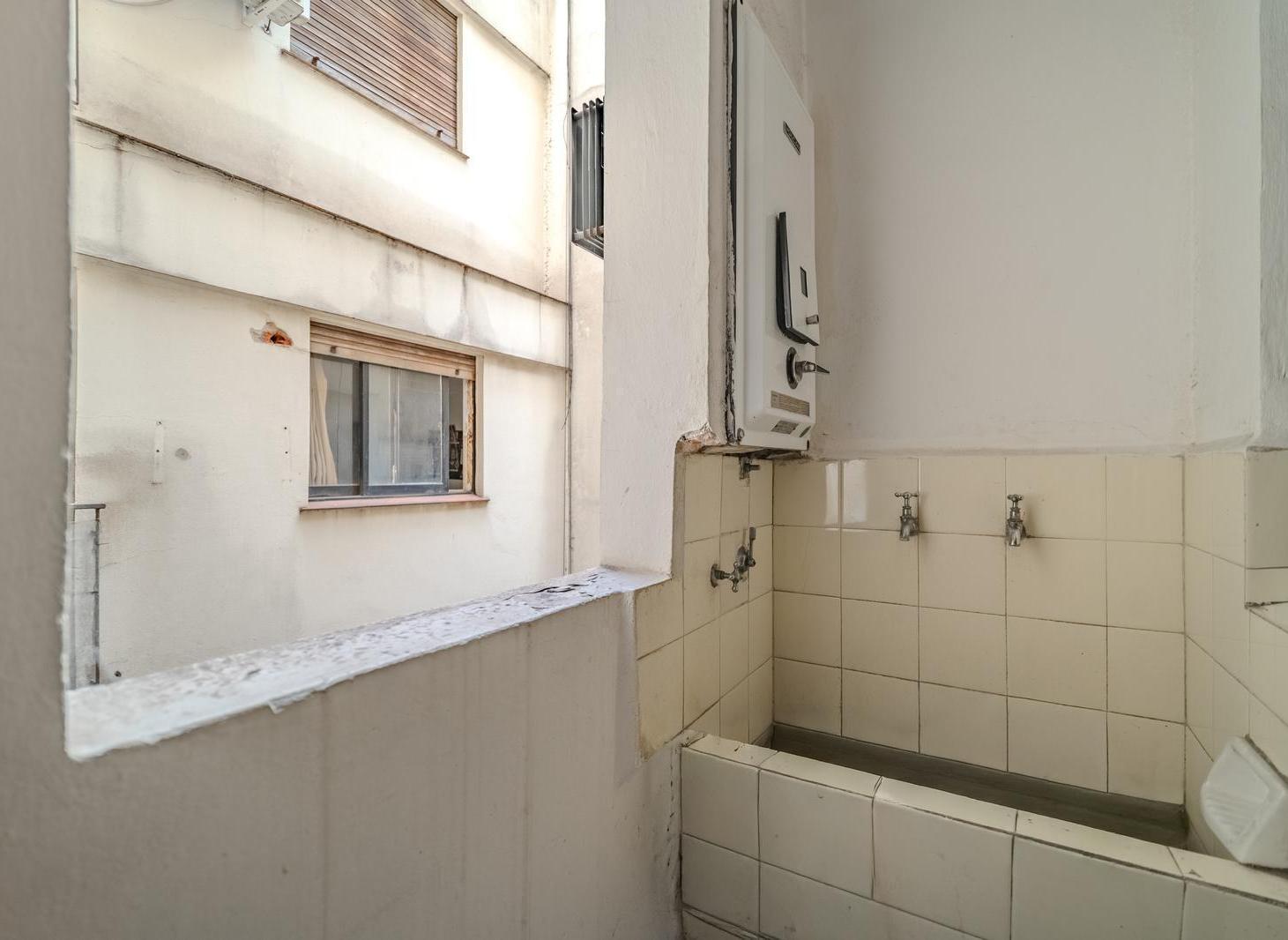Foto de Venta Luminoso Depto. 3 amb. c/ Dependencia con baño | Balcón corrido |, imagen 1