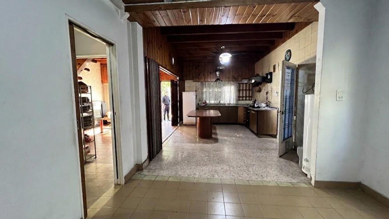 Foto de CASA LOTE PROPIO 4 AMBIENTES PARQUE COCHERAS VILLA LUZURIAGA, imagen 2