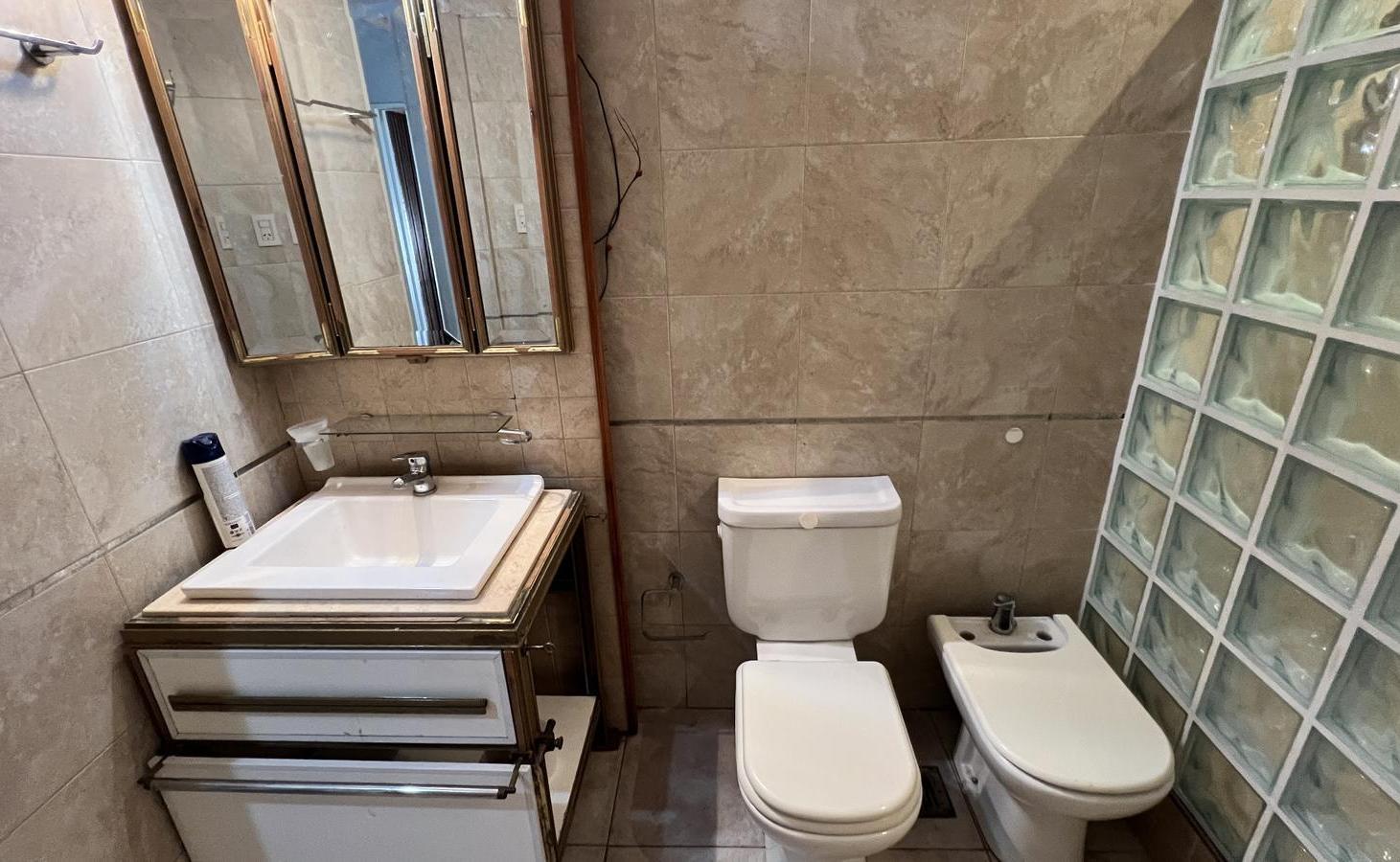 Foto de CASA LOTE PROPIO 4 AMBIENTES PARQUE COCHERAS VILLA LUZURIAGA, imagen 5