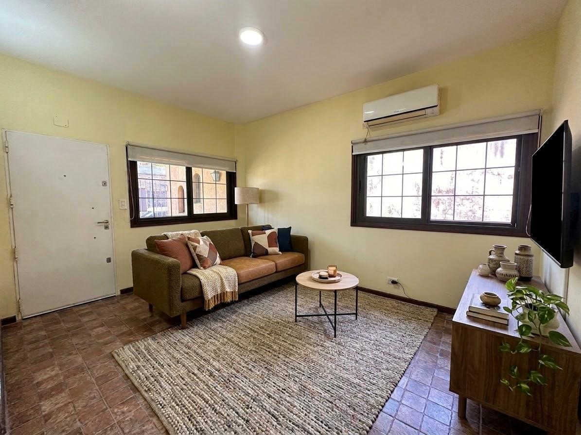 Foto de Casa 3 ambinetes con cochera y parque, Berazategui en venta, imagen 2