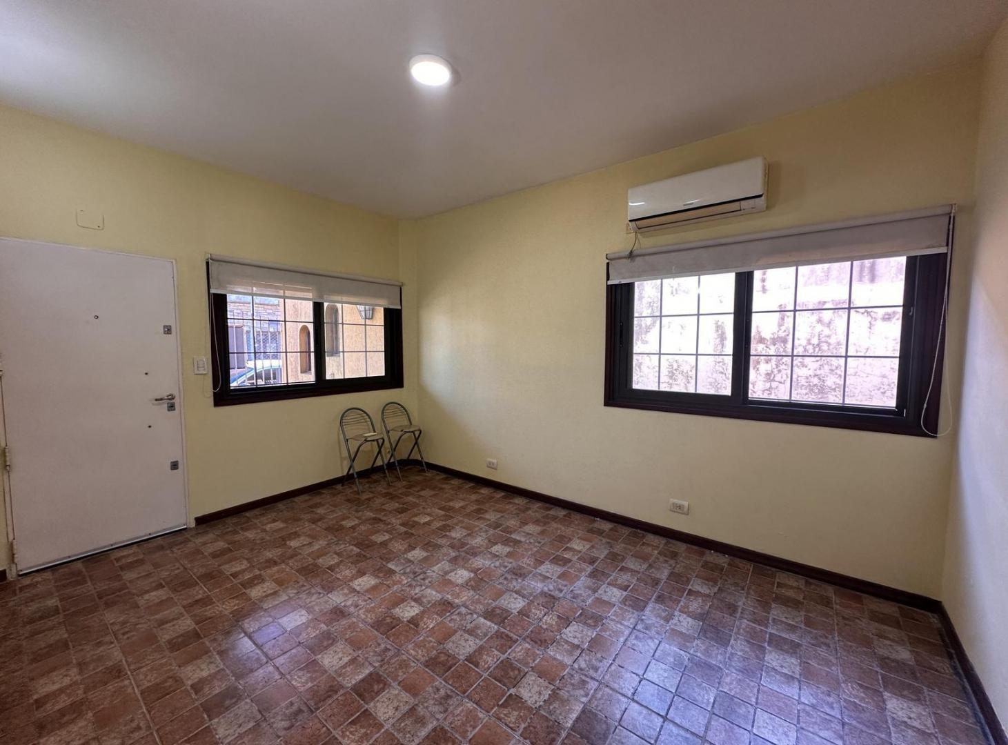Foto de Casa 3 ambinetes con cochera y parque, Berazategui en venta, imagen 1