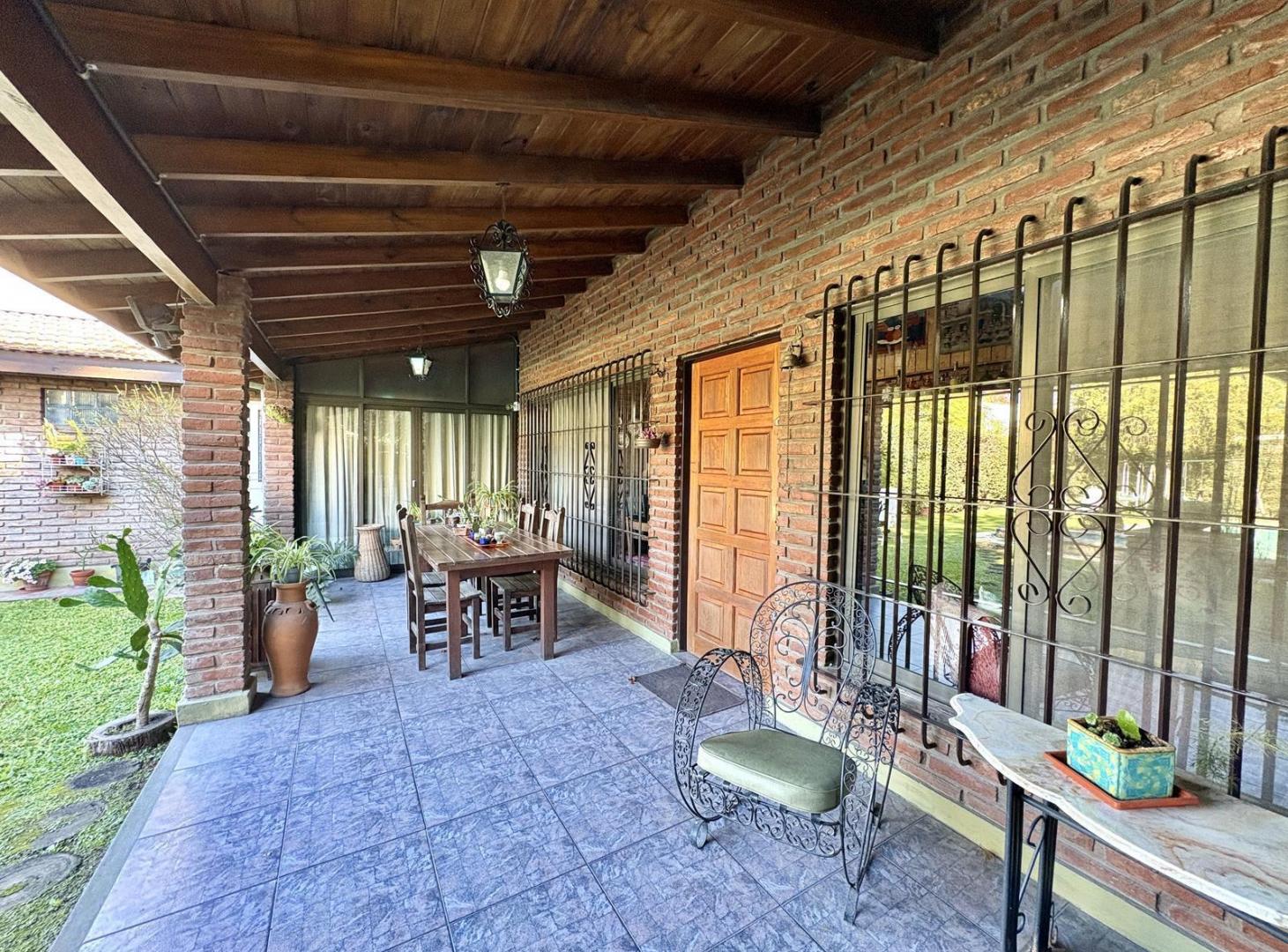 Foto de Casa de 3 ambientes con pileta en el Barrio El Rocio, imagen 1