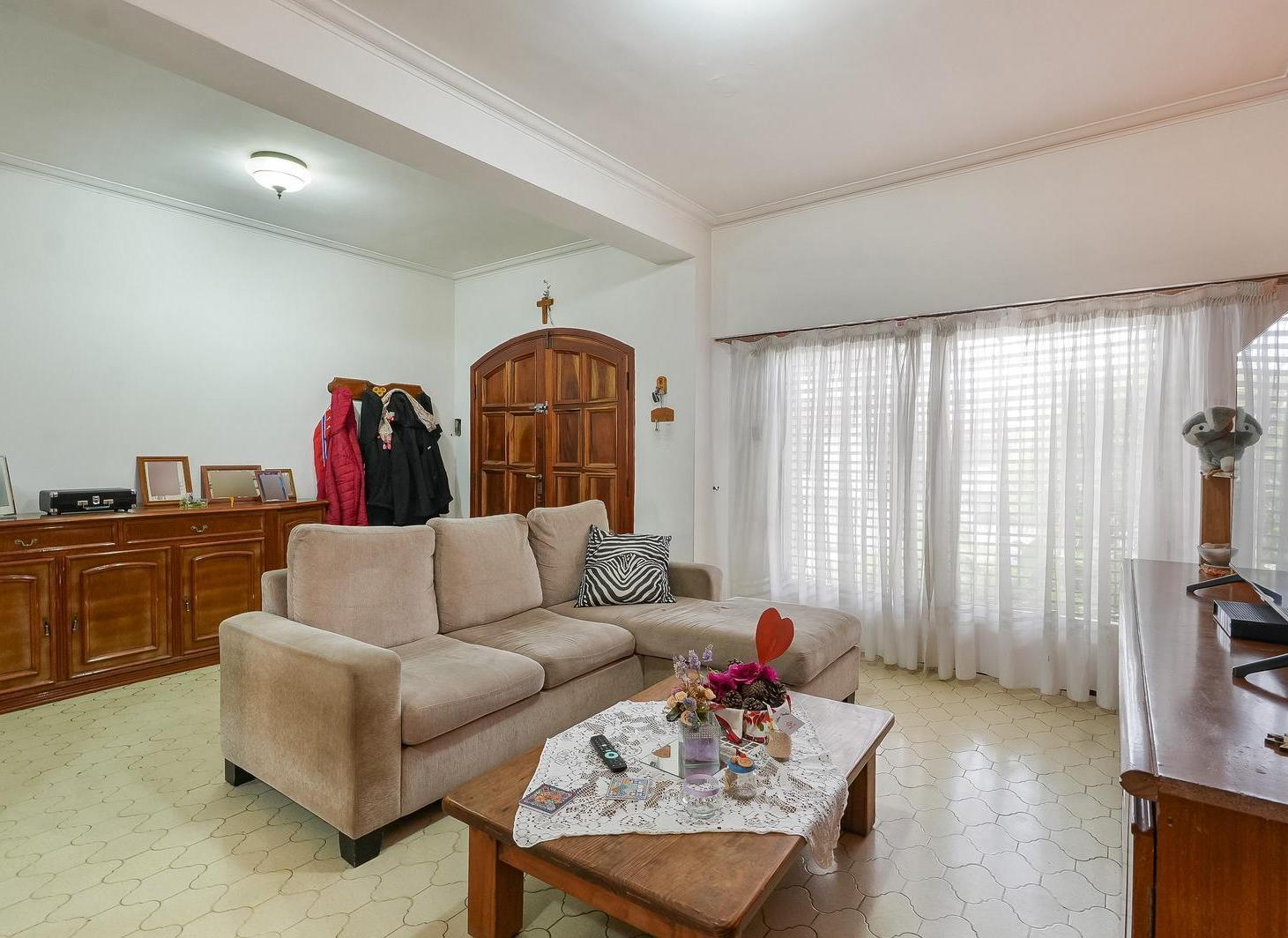 Foto de CASA EN VENTA BECCAR, SAN ISIDRO 6 AMBIENTES CON PILETA, imagen 4