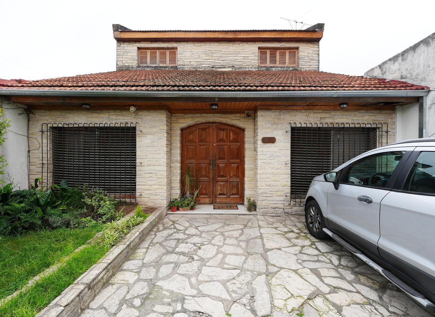 Foto de CASA EN VENTA BECCAR, SAN ISIDRO 6 AMBIENTES CON PILETA, imagen 2