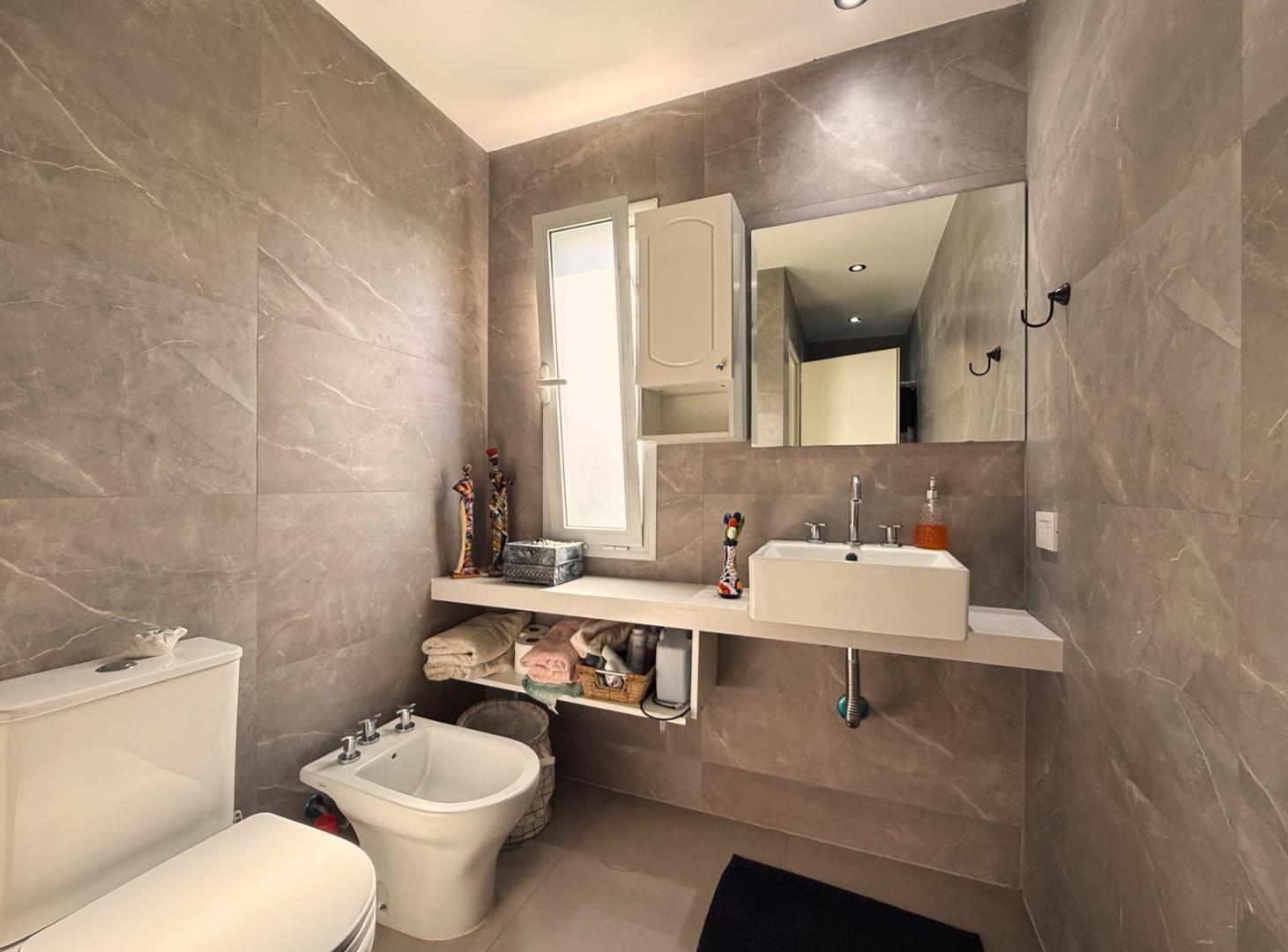 Foto de CASA EN VENTA 4 AMBIENTES SANTA RITA LOTE INTERNO, imagen 3