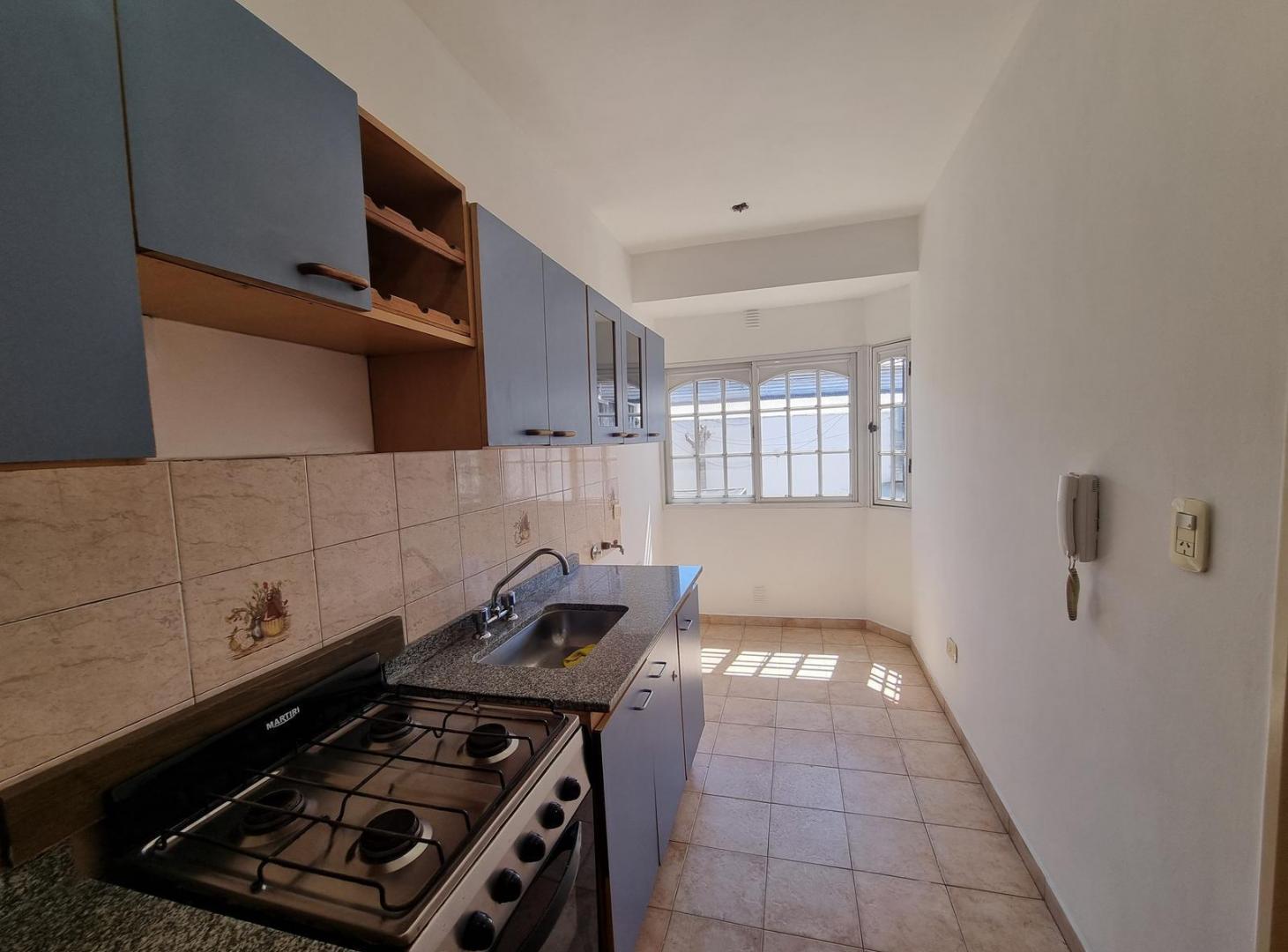 Foto de Departamento 3 ambientes con balcón y cochera venta, imagen 2
