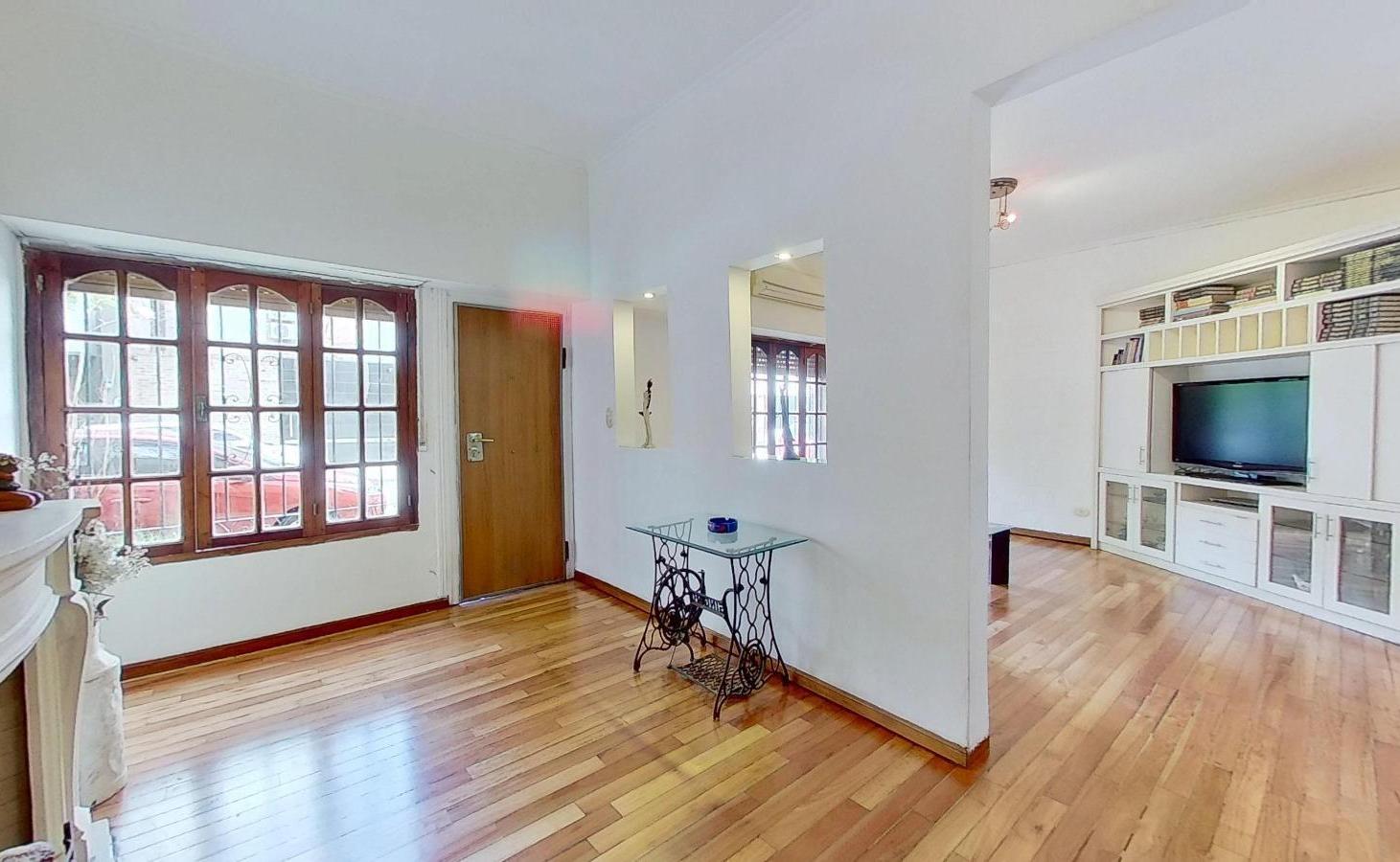 Foto de Venta Ph al frente Belgrano Chico 5 ambientes patio y terraza sin, imagen 1