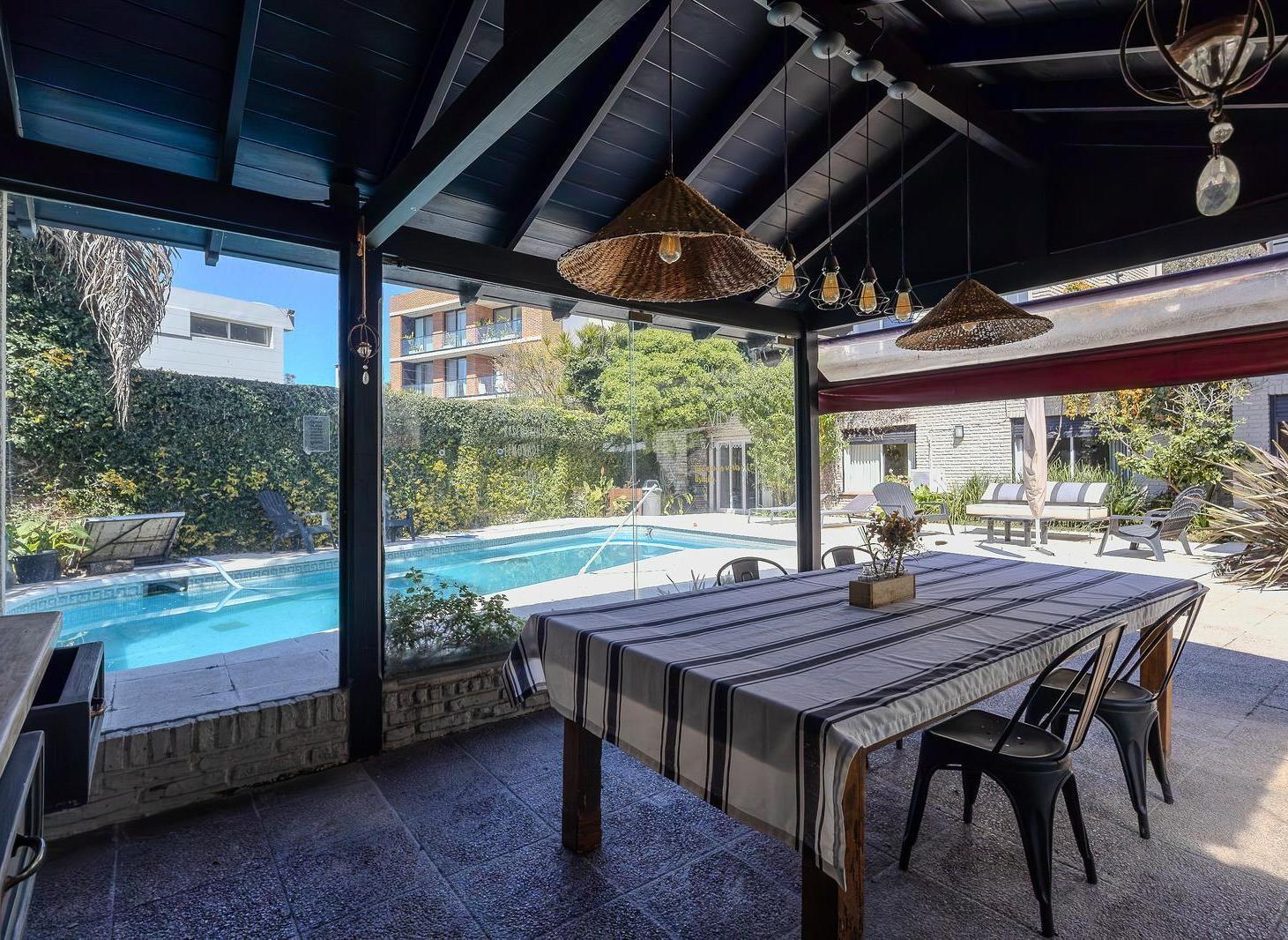 Foto de Casa de 7 Ambientes en Acassuso sobre Lote de 687 m² con Jardín, Pileta, imagen 5