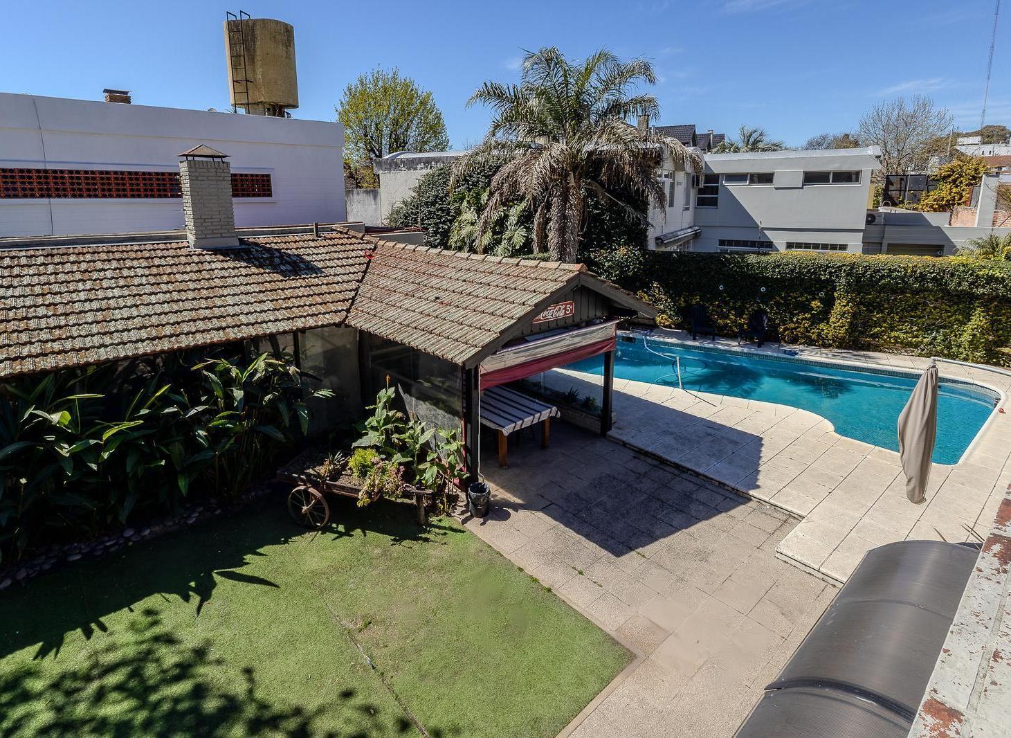 Foto de Casa de 7 Ambientes en Acassuso sobre Lote de 687 m² con Jardín, Pileta, imagen 2