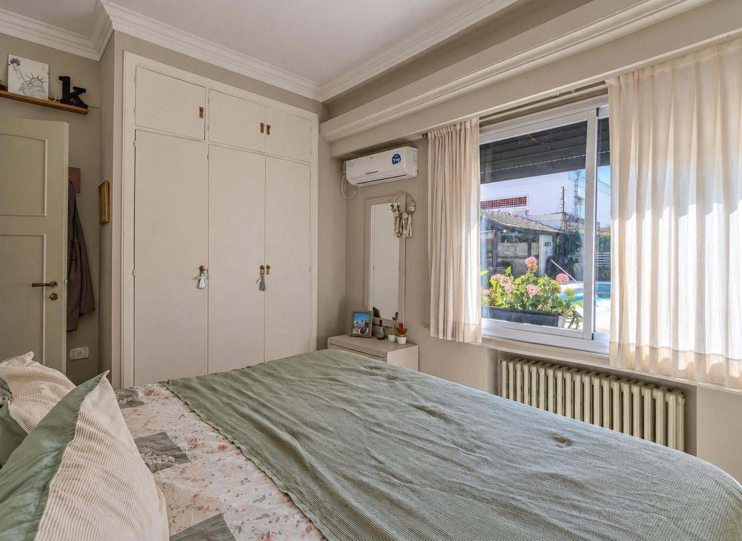 Foto de Casa de 7 Ambientes en Acassuso sobre Lote de 687 m² con Jardín, Pileta, imagen 3