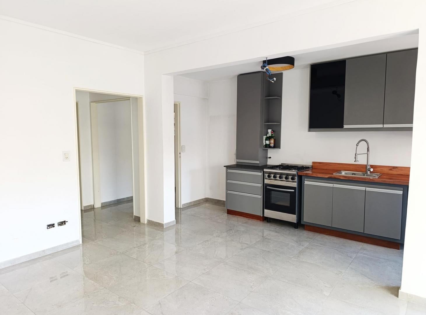 Foto de Departamento 2 Ambientes APTO CREDITO Con Patio y Balcón. VENTA-Lomas, imagen 1