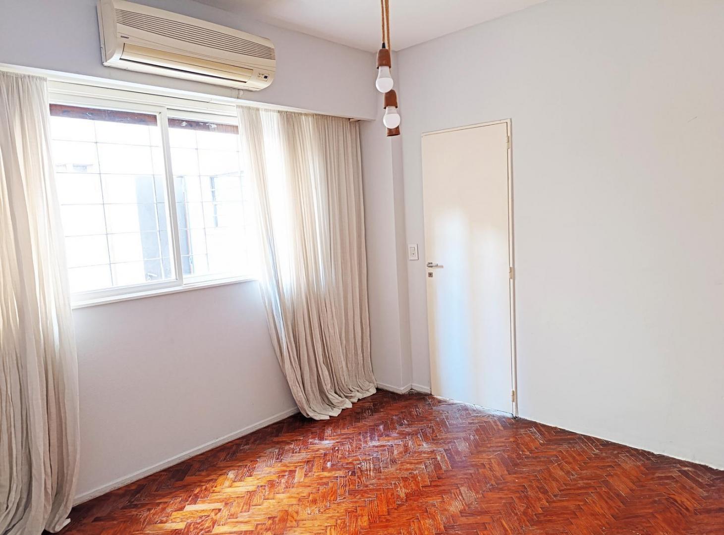 Foto de Departamento 2 Ambientes APTO CREDITO Con Patio y Balcón. VENTA-Lomas, imagen 2