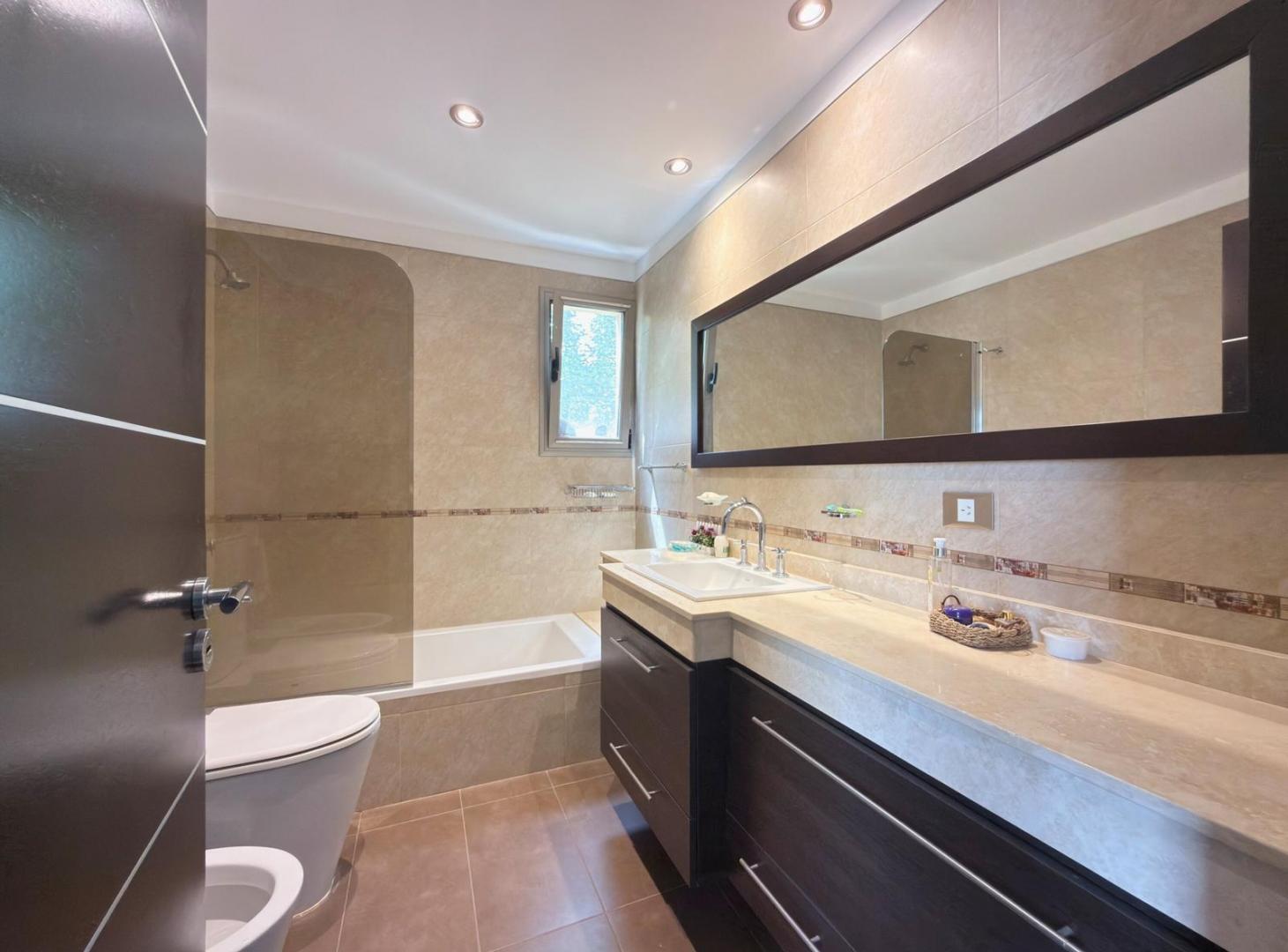 Foto de VENTA CASA SANTA RITA 5 AMBIENTES A LAGUNA, imagen 3