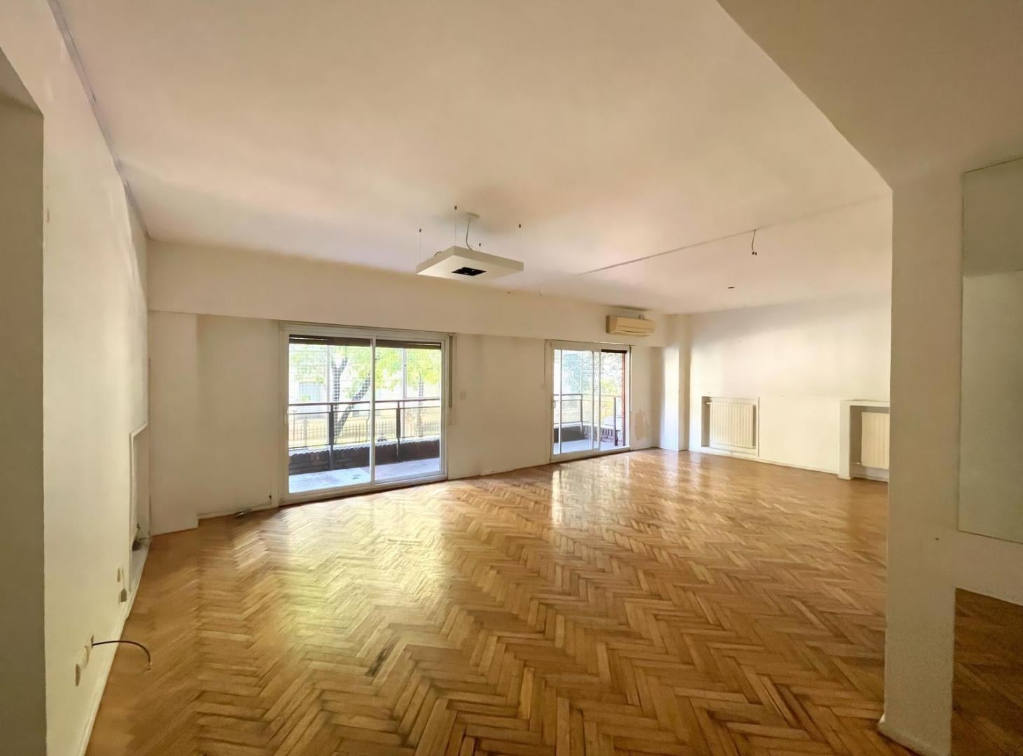 Foto de VENTA DEPTO 4 AMB C BALCON CORRIDO Y COCHERA AUSTRIA ESQ LAS HERAS., imagen 1