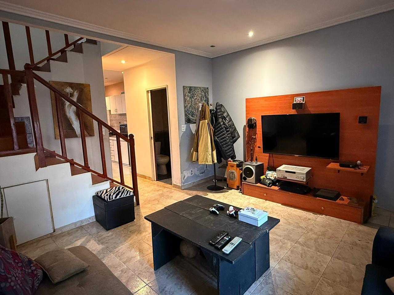 Foto de VENTA PH DUPLEX 3 AMBIENTES CON PATIO Y COCHERA EN CIUDADELA, imagen 3
