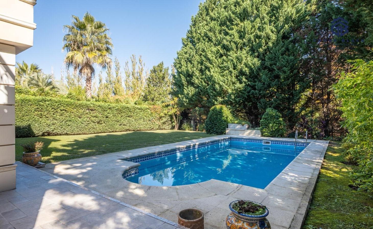 Foto de 440 m² construidos | Lote 1.003 m² | 6 ambientes | 2 cocheras, imagen 4