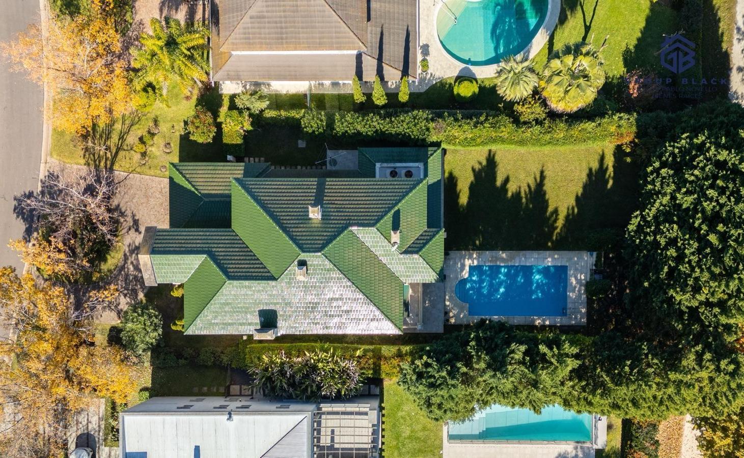 Foto de 440 m² construidos | Lote 1.003 m² | 6 ambientes | 2 cocheras, imagen 2