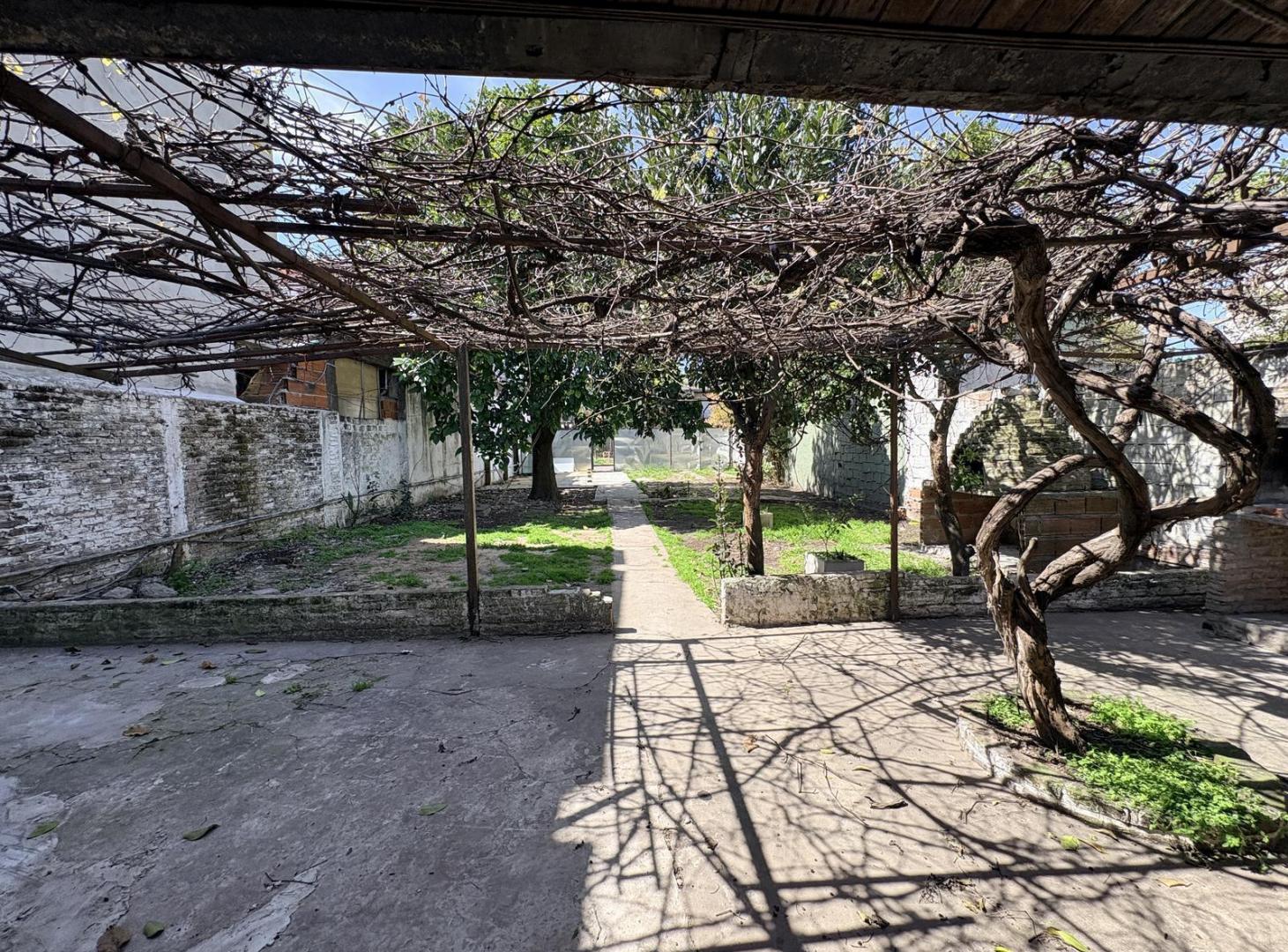 Foto de Venta Casa a reciclar 3 ambientes en Quilmes Oeste sobre lote de 300 M2, imagen 5