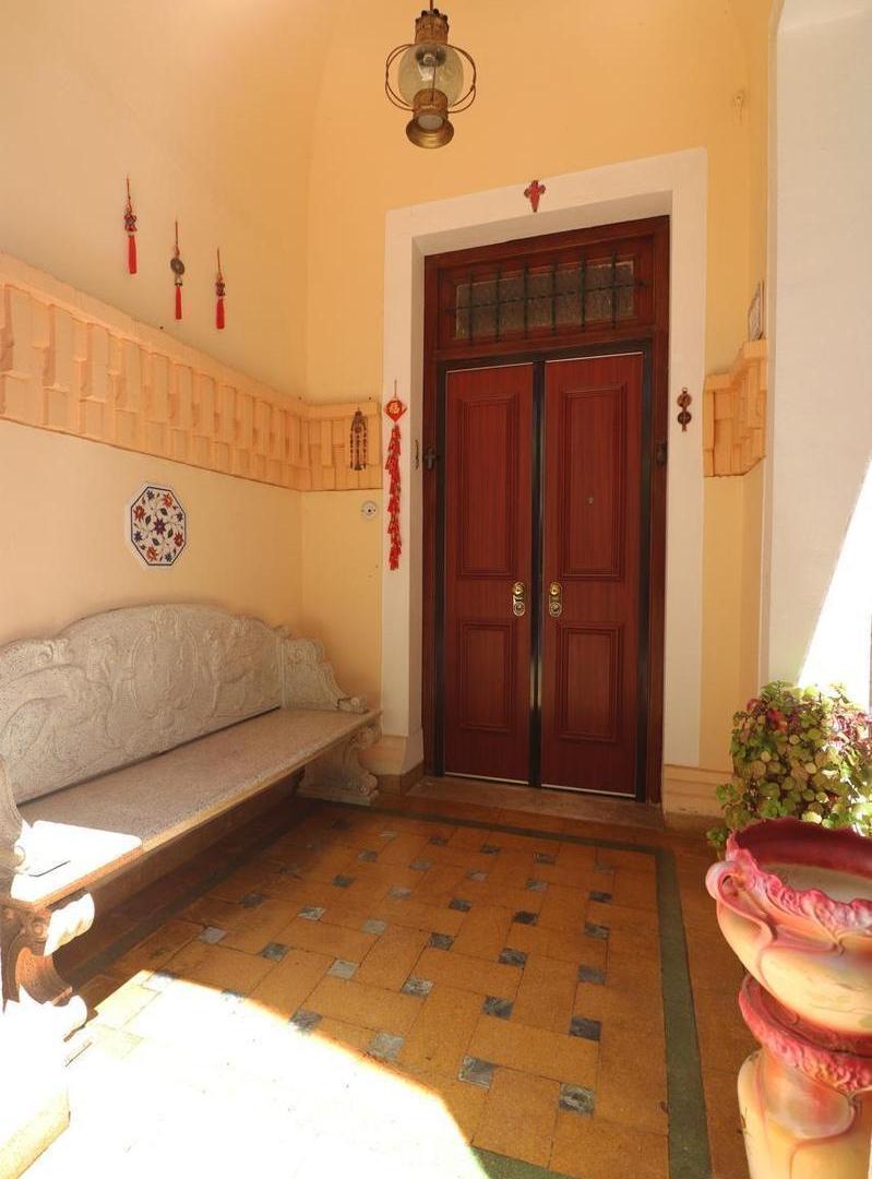 Foto de Venta Casa en Olivos Importante propiedad, imagen 2