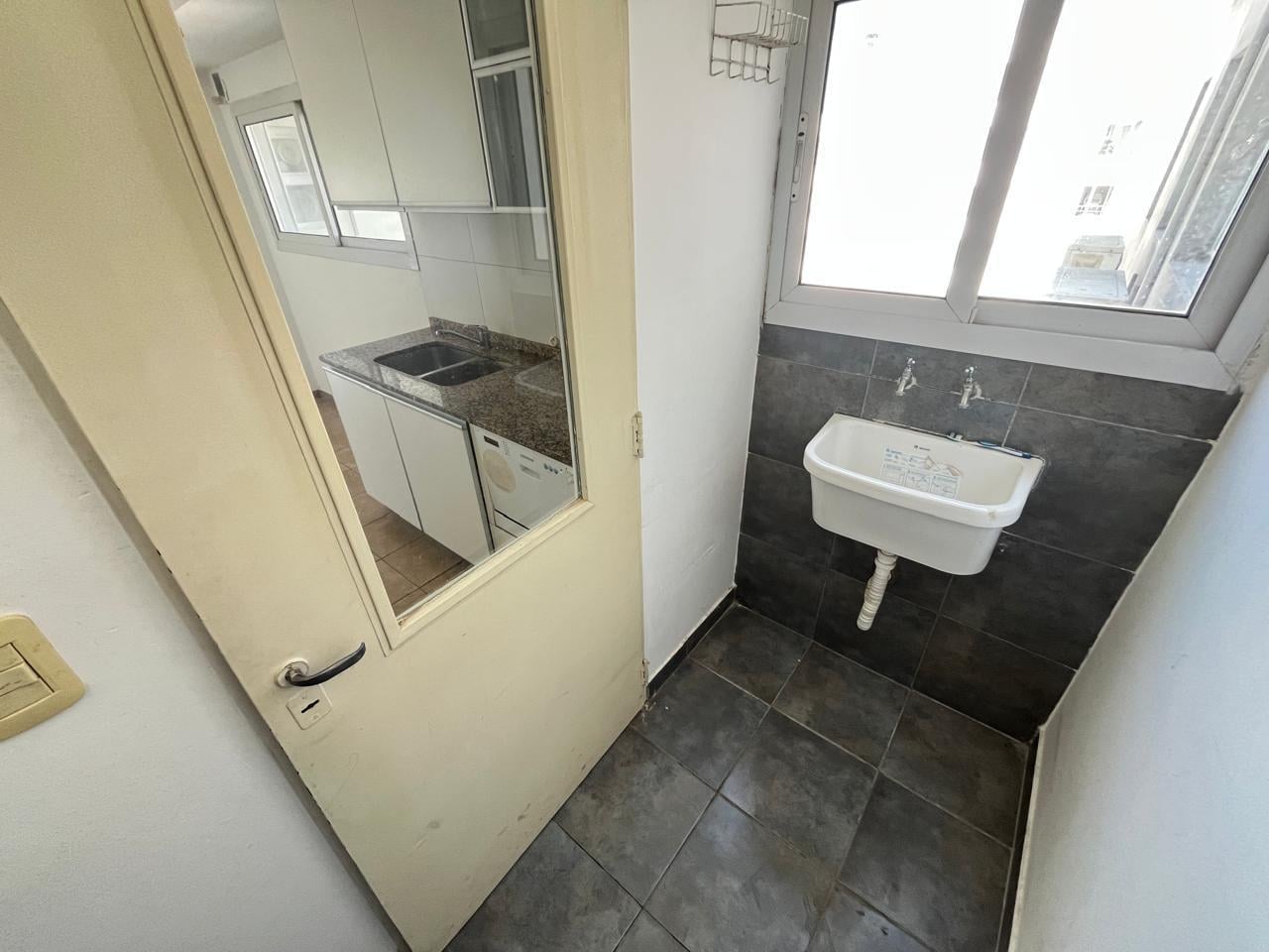 Foto de Venta Departamento 3 ambientes en Villa del Parque con balcón y cochera, imagen 4
