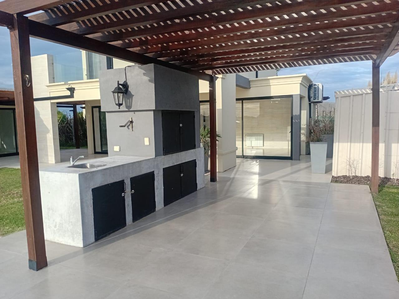 Foto de Casa en venta con renta 6 ambientes en San Sebastián área 9 Pilar, imagen 4