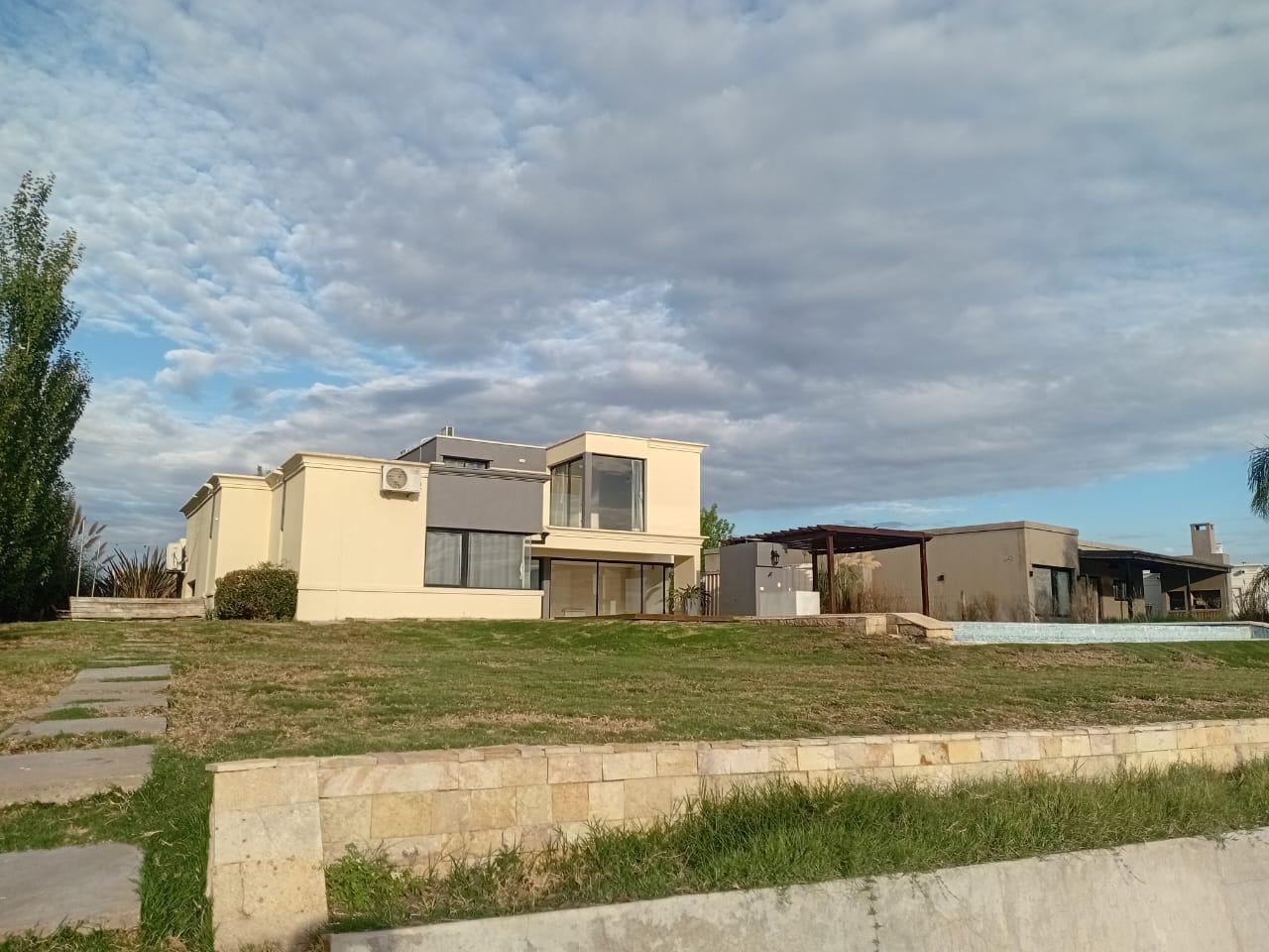 Foto de Casa en venta con renta 6 ambientes en San Sebastián área 9 Pilar, imagen 1