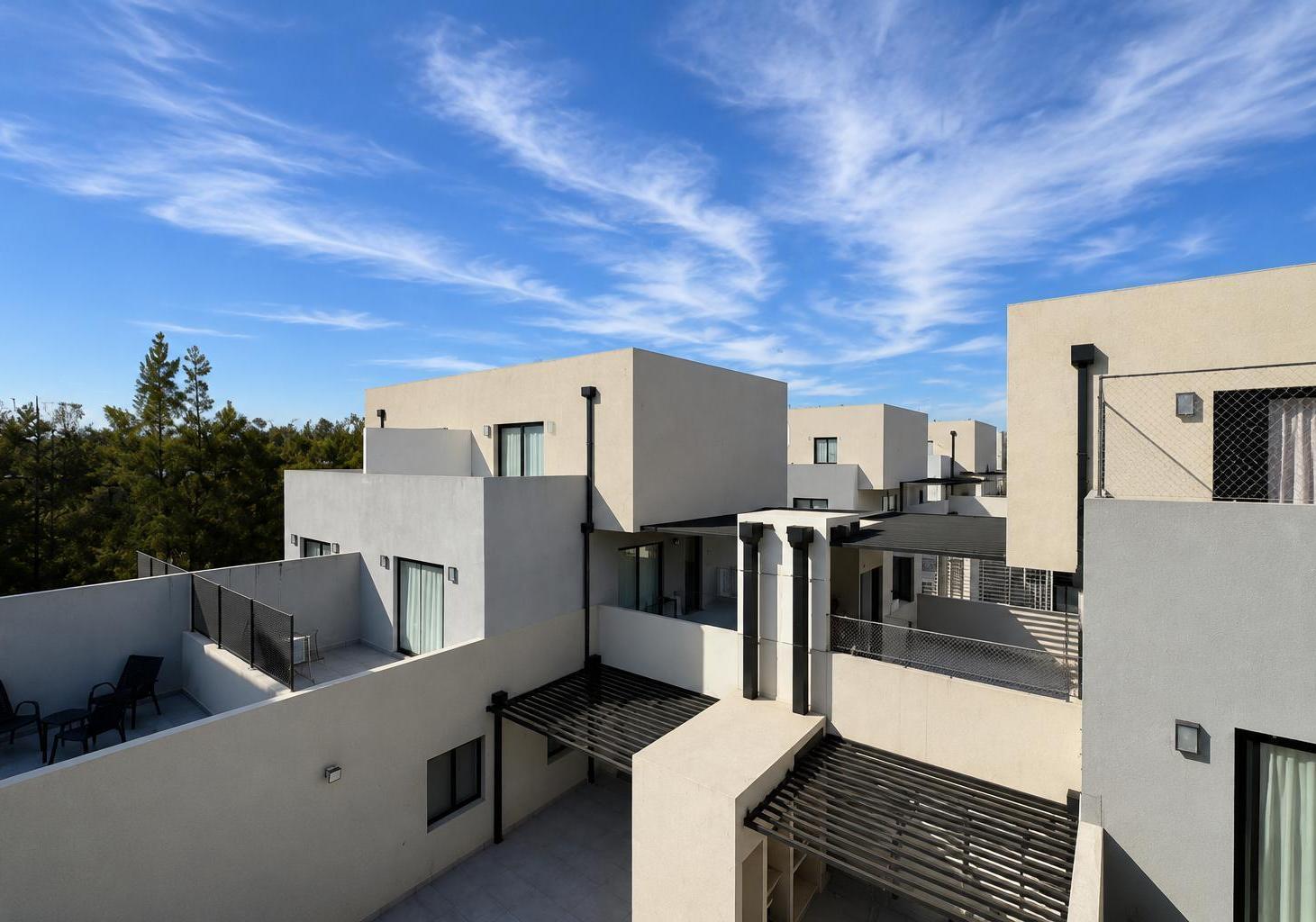 Foto de Duplex en Venta 3 ambientes en Altos del Encuentro con doble terraza, imagen 1
