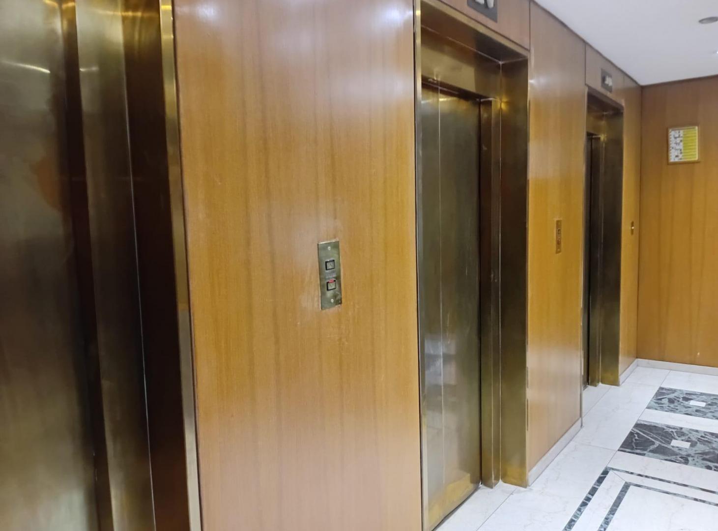 Foto de Oficina en Venta 500m2 en Microcentro con 10 cocheras Acepta permutas, imagen 2