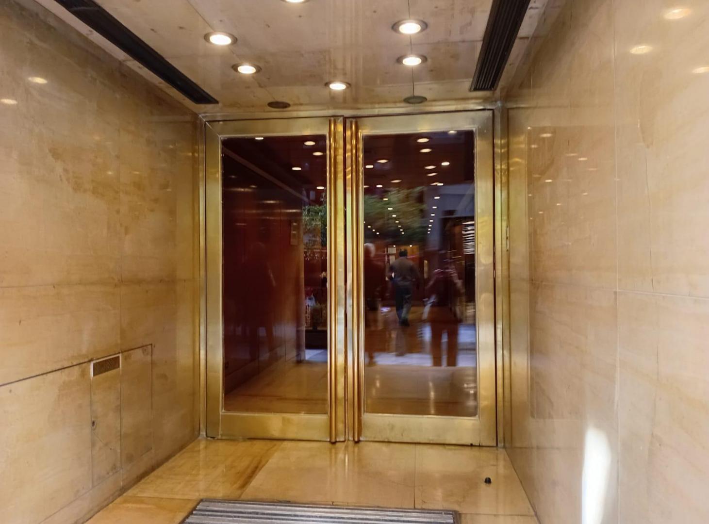 Foto de Oficina en Venta 500m2 en Microcentro con 10 cocheras Acepta permutas, imagen 1