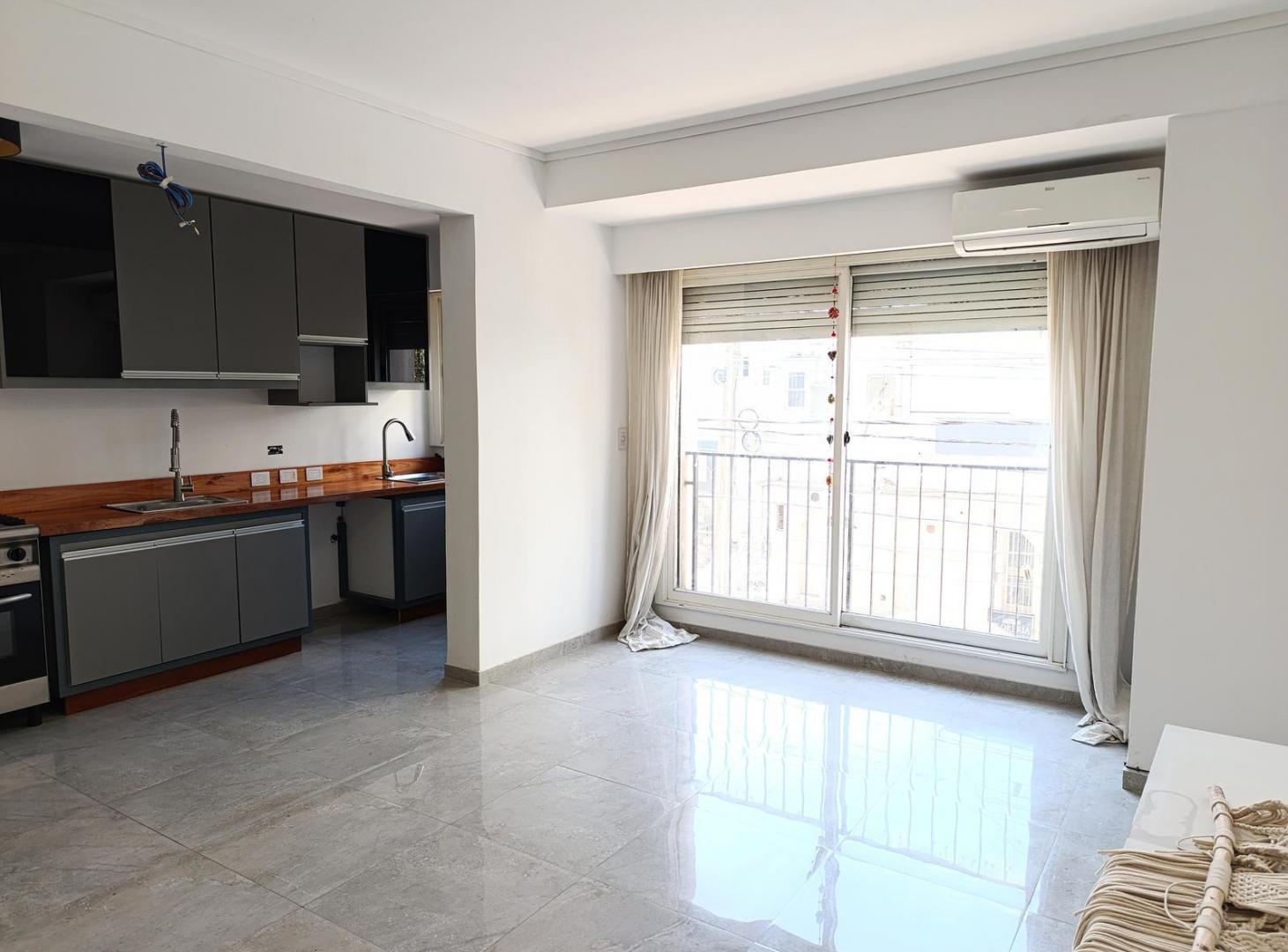 Foto de Departamento 2 Ambientes APTO CREDITO Con Patio y Balcón. VENTA-Lomas, imagen 3